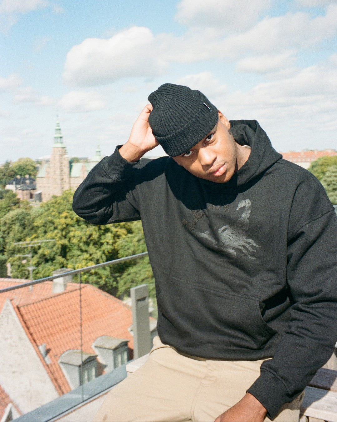 Le Fix Scorpion Hoodie I Sort
