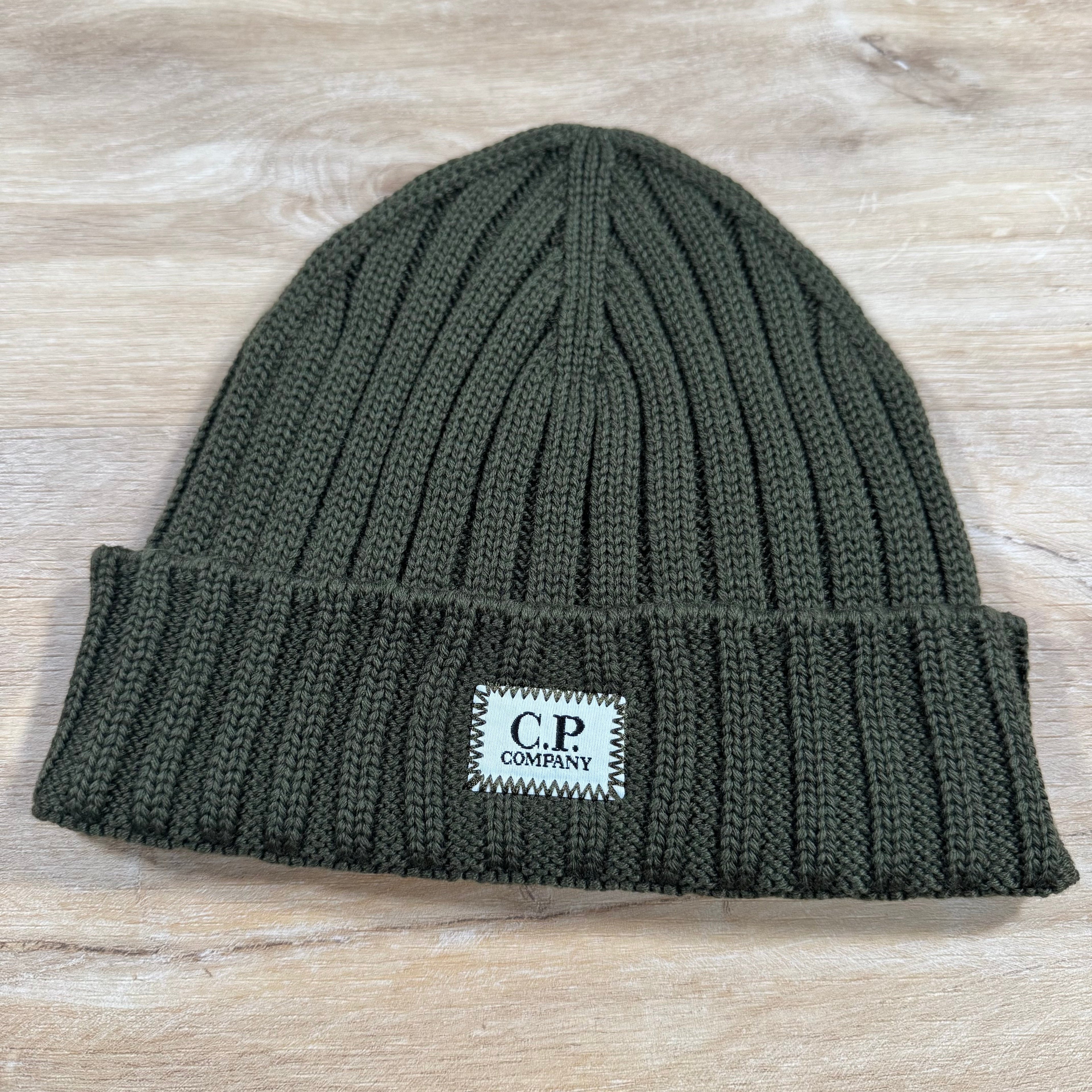 CP Company Extra Fine Merino Wool Logo Beanie in Ivy Green -Usfansport