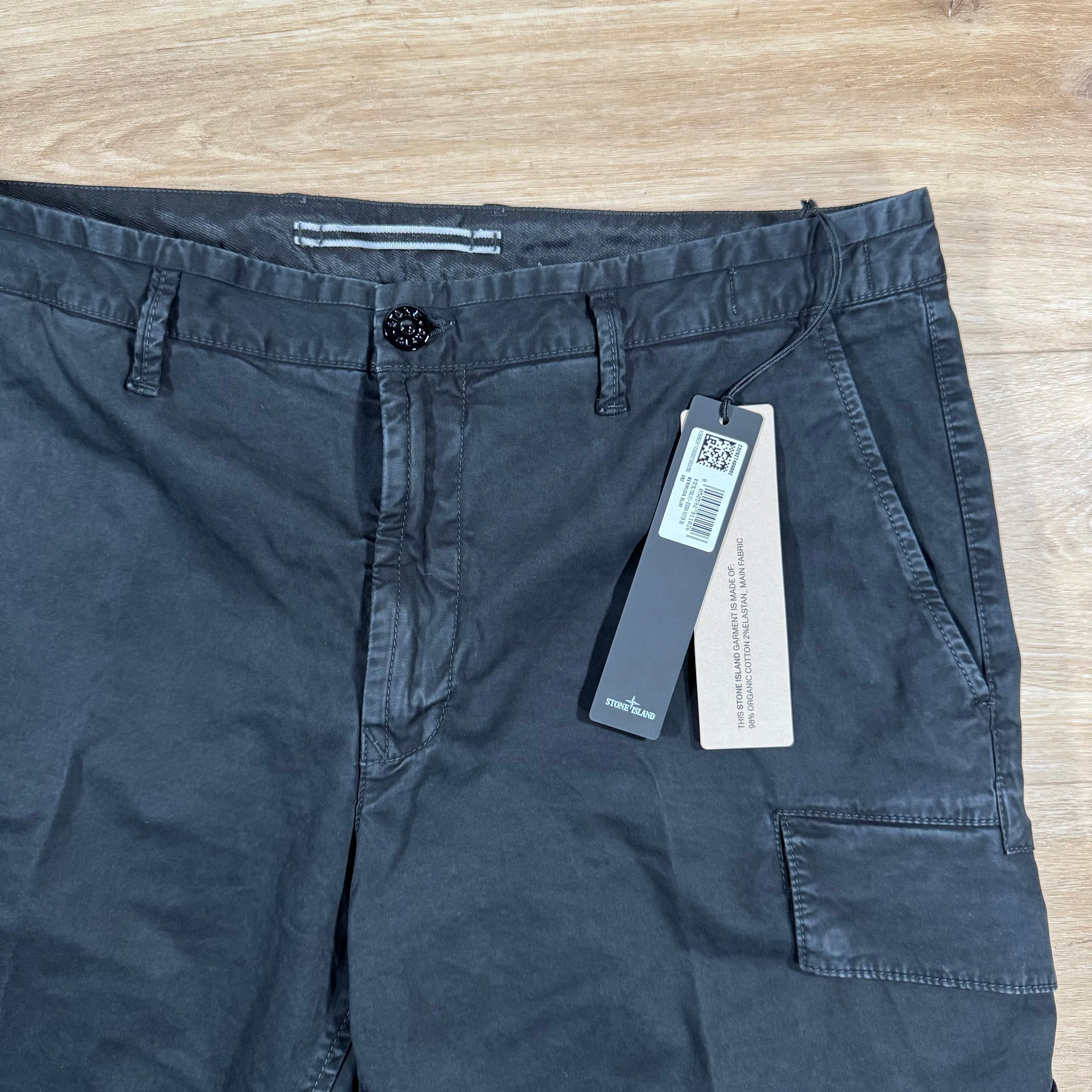 Stone Island Stretch Twill Cargo Shorts in Black -Usfansport