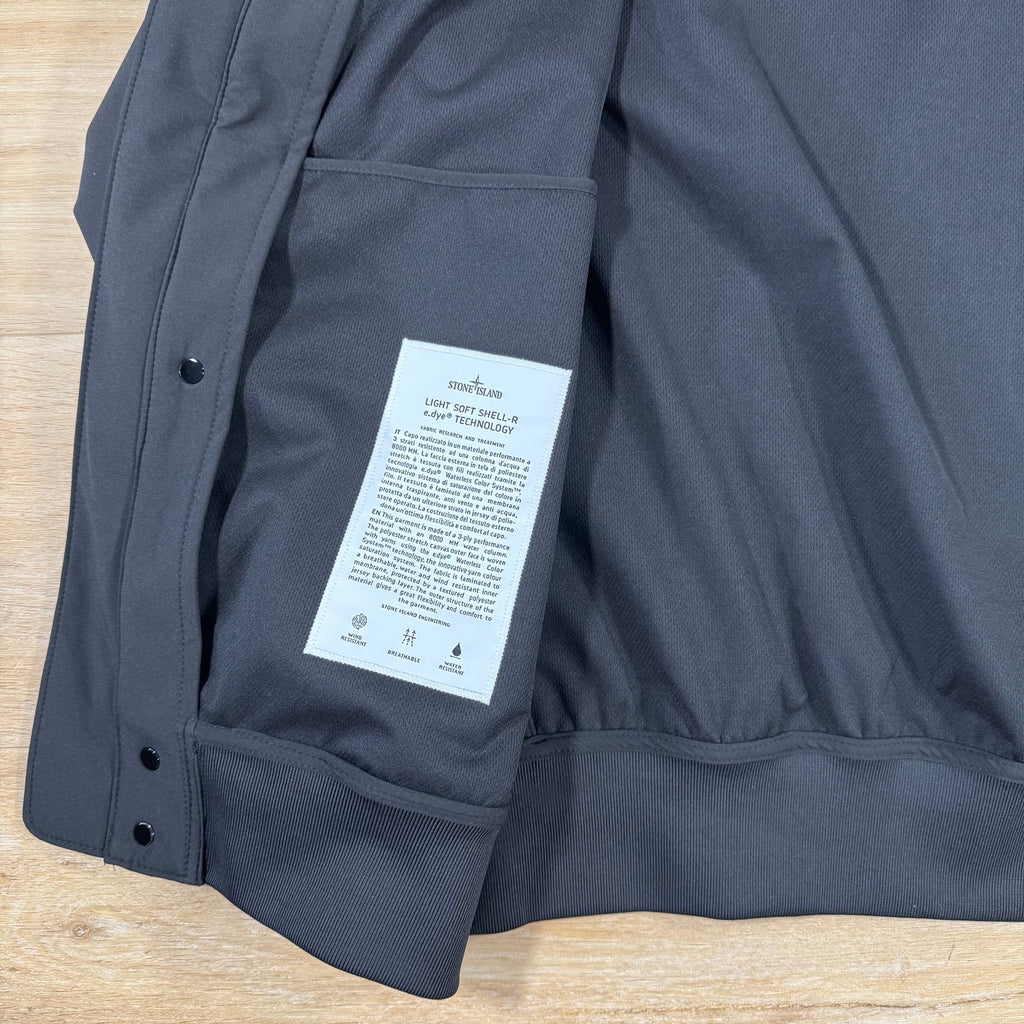 Stone Island Light Soft Shell-R Jacket in Black -Usfansport