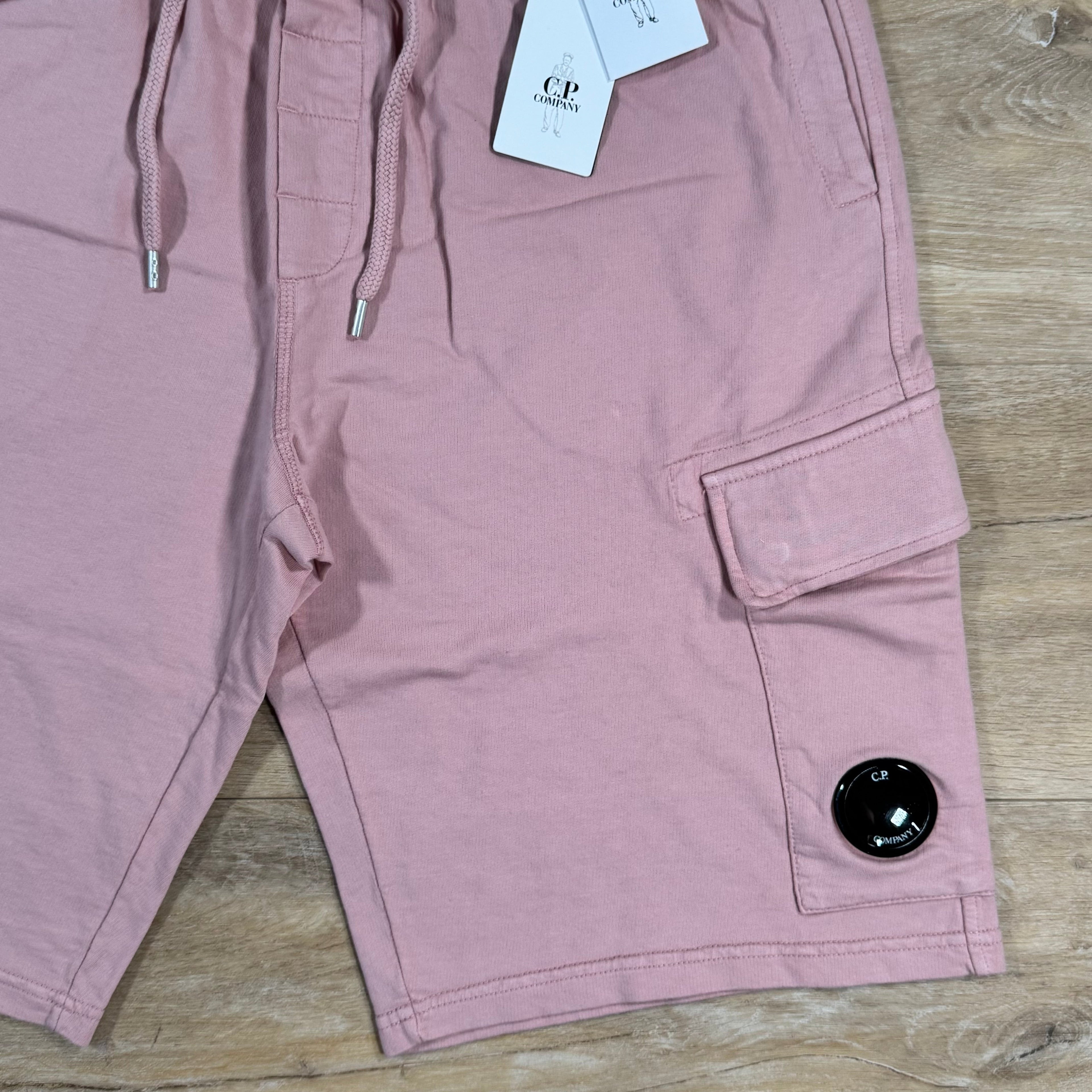 CP Company Light Fleece Cargo Lens Shorts in Misty Rose - Pink -Usfansport
