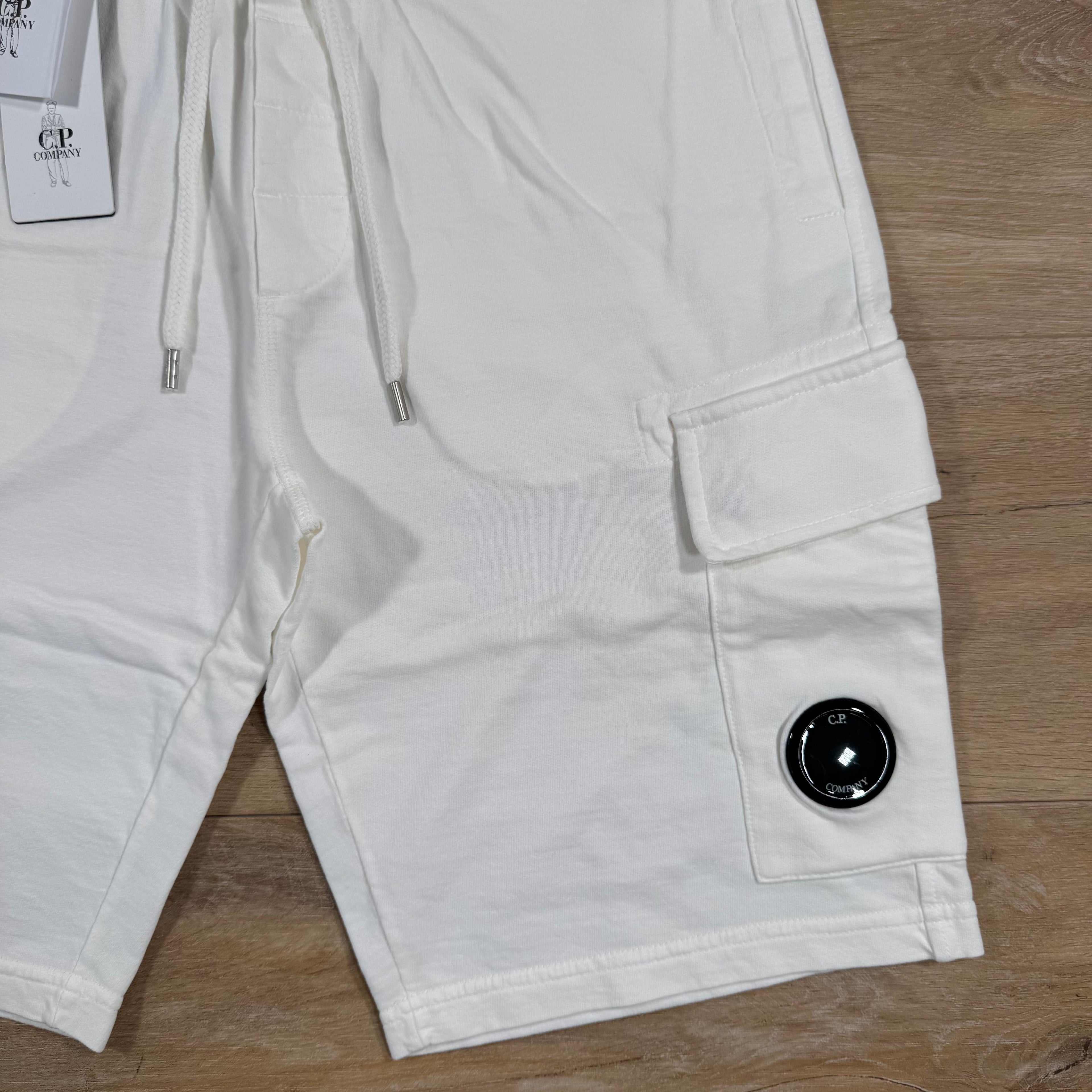 CP Company Light Fleece Cargo Lens Shorts in Gauze White -Usfansport