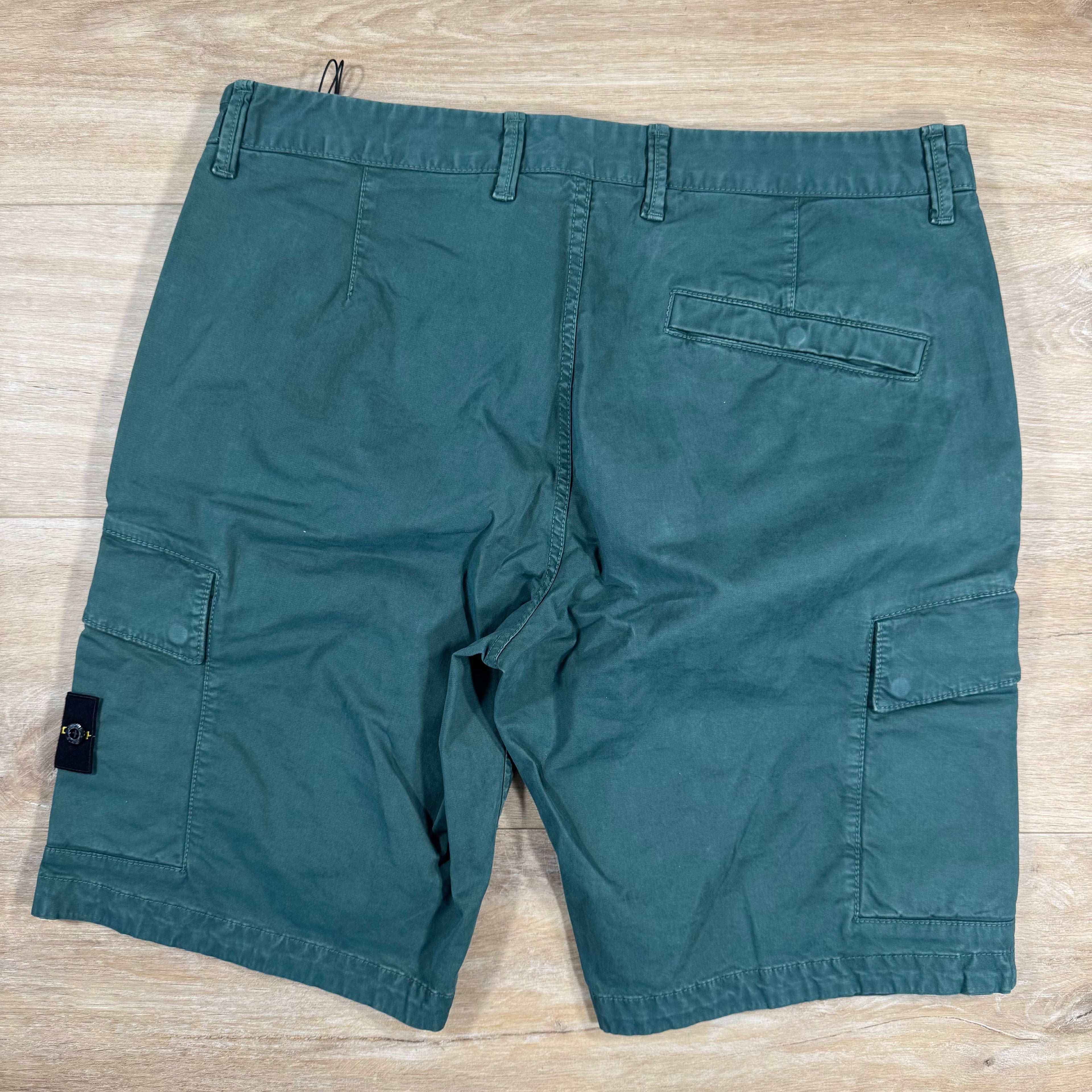 Stone Island Stretch Twill Cargo Shorts in Bottle Green -Usfansport