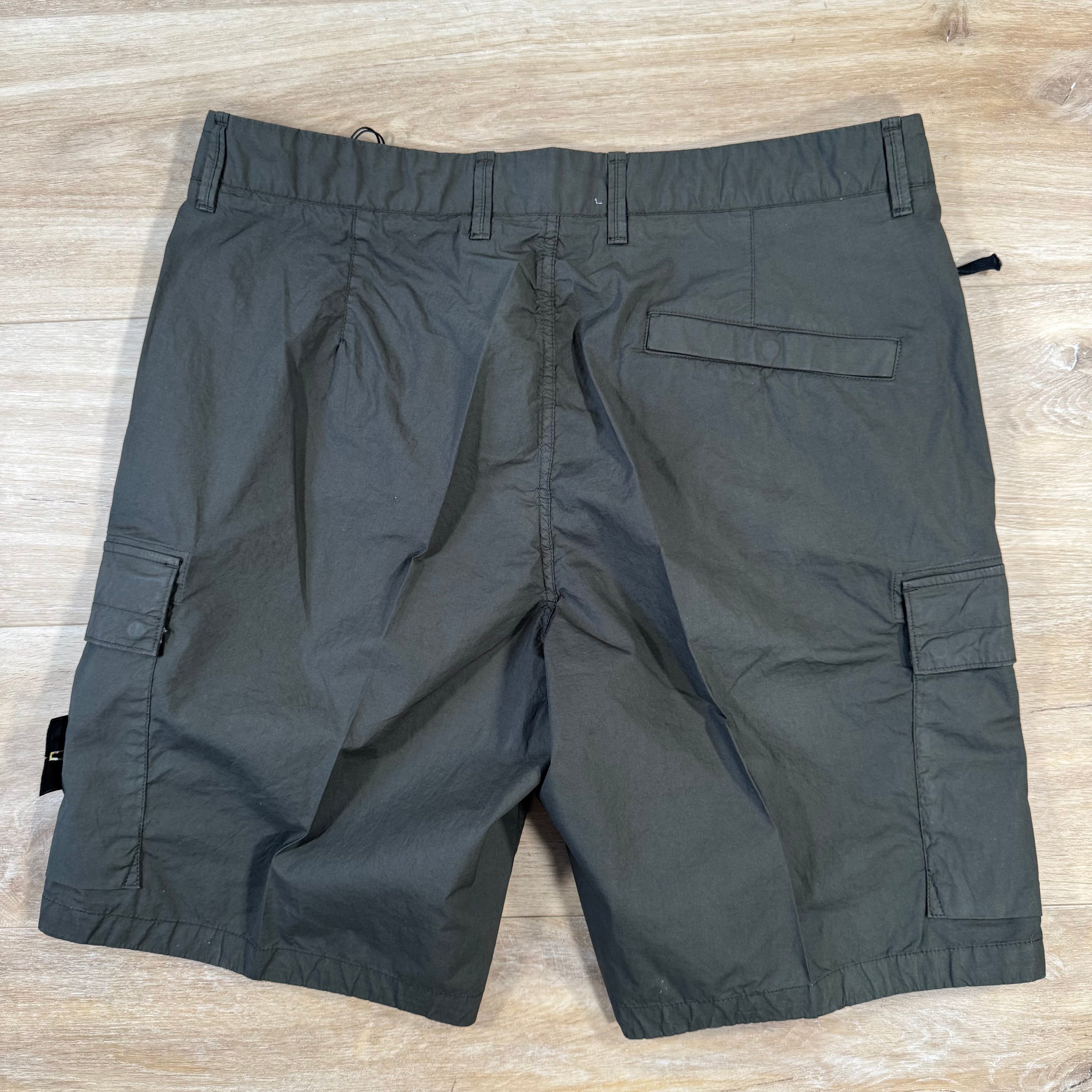 Stone Island Stretch Tela Cargo Bermuda Shorts in Military Green -Usfansport
