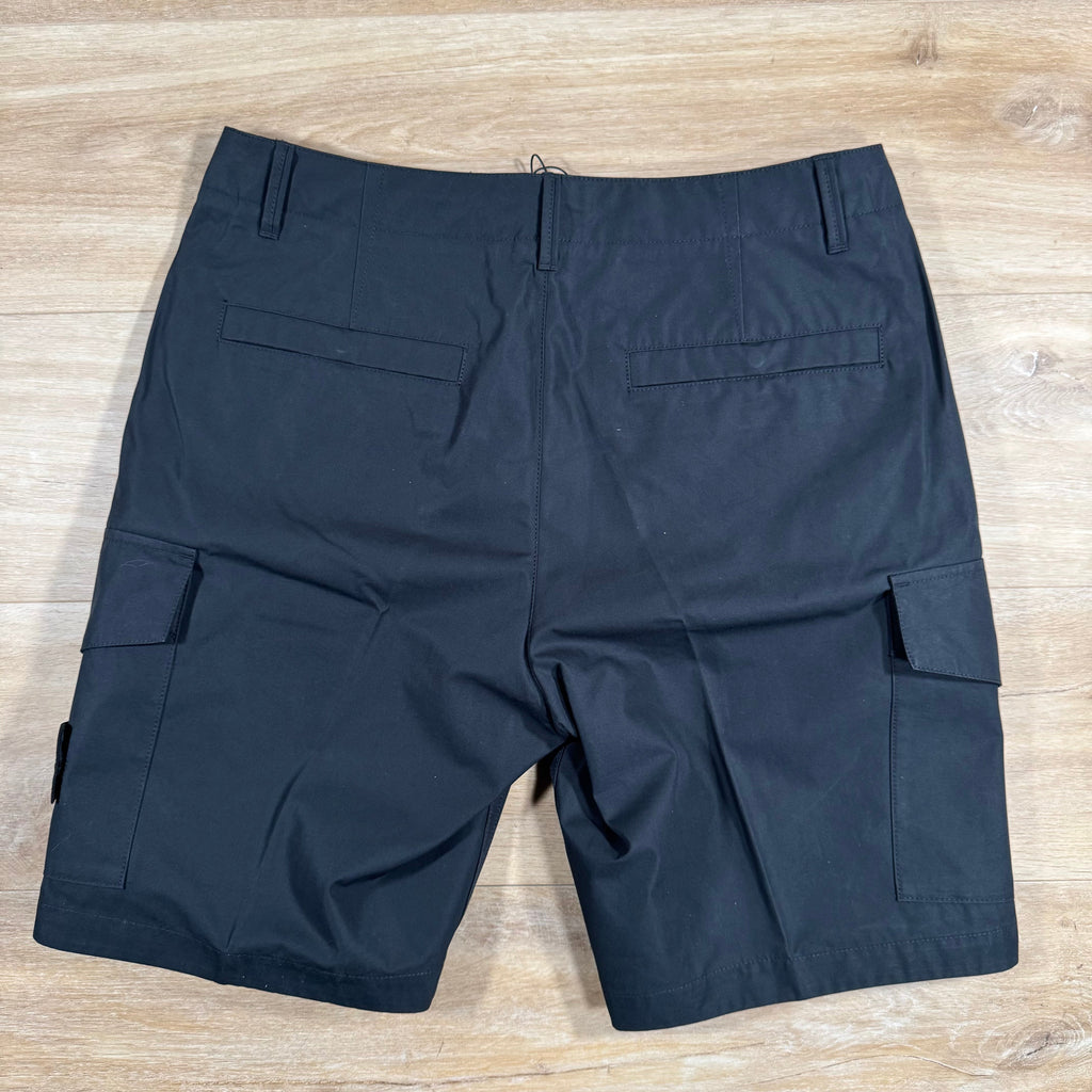 Stone Island Weatherproof Ghost Cargo Bermuda Shorts in Black -Usfansport
