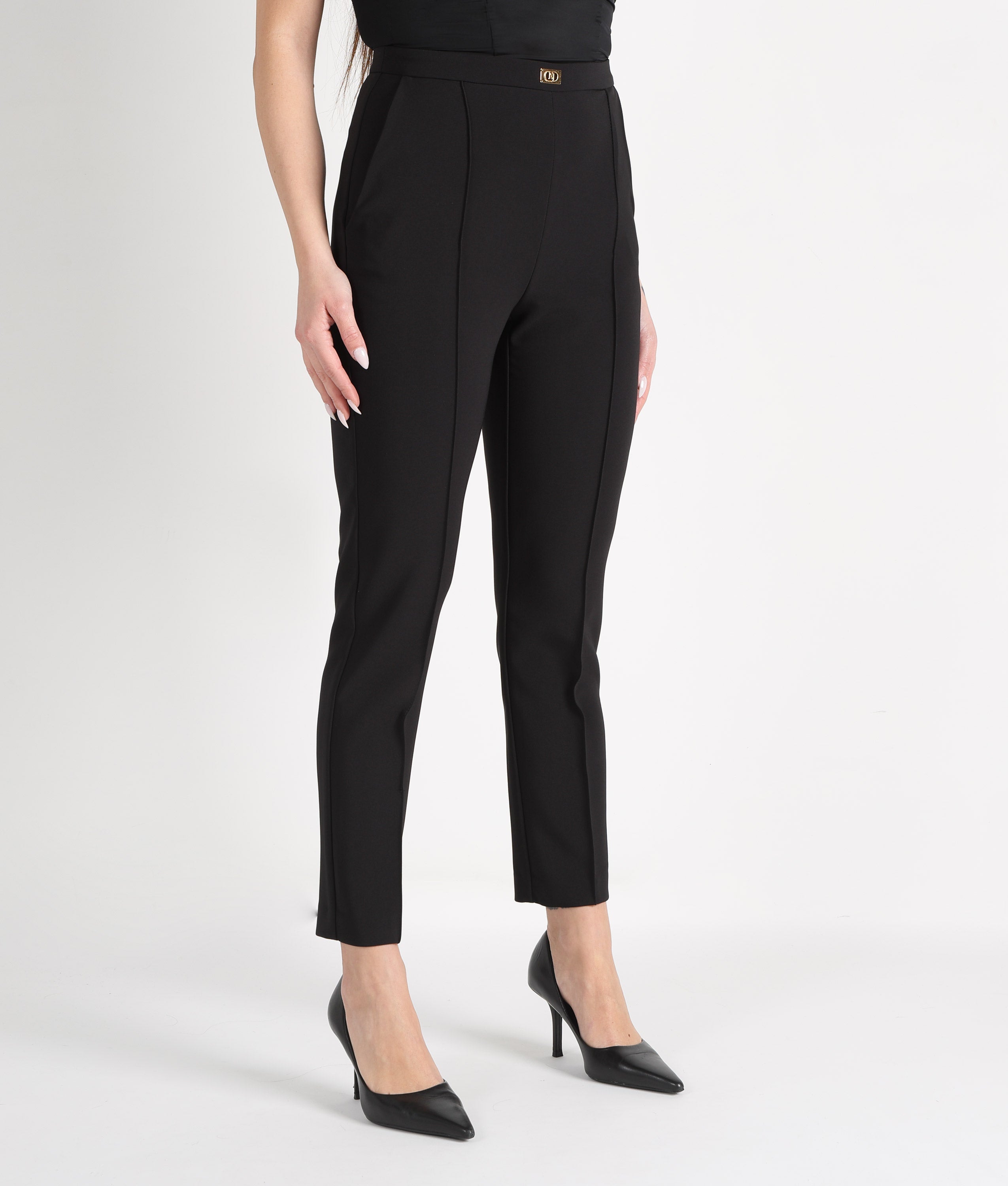 ELISABETTA FRANCHI Pantaloni in crÃªpe con tasche e placca logo