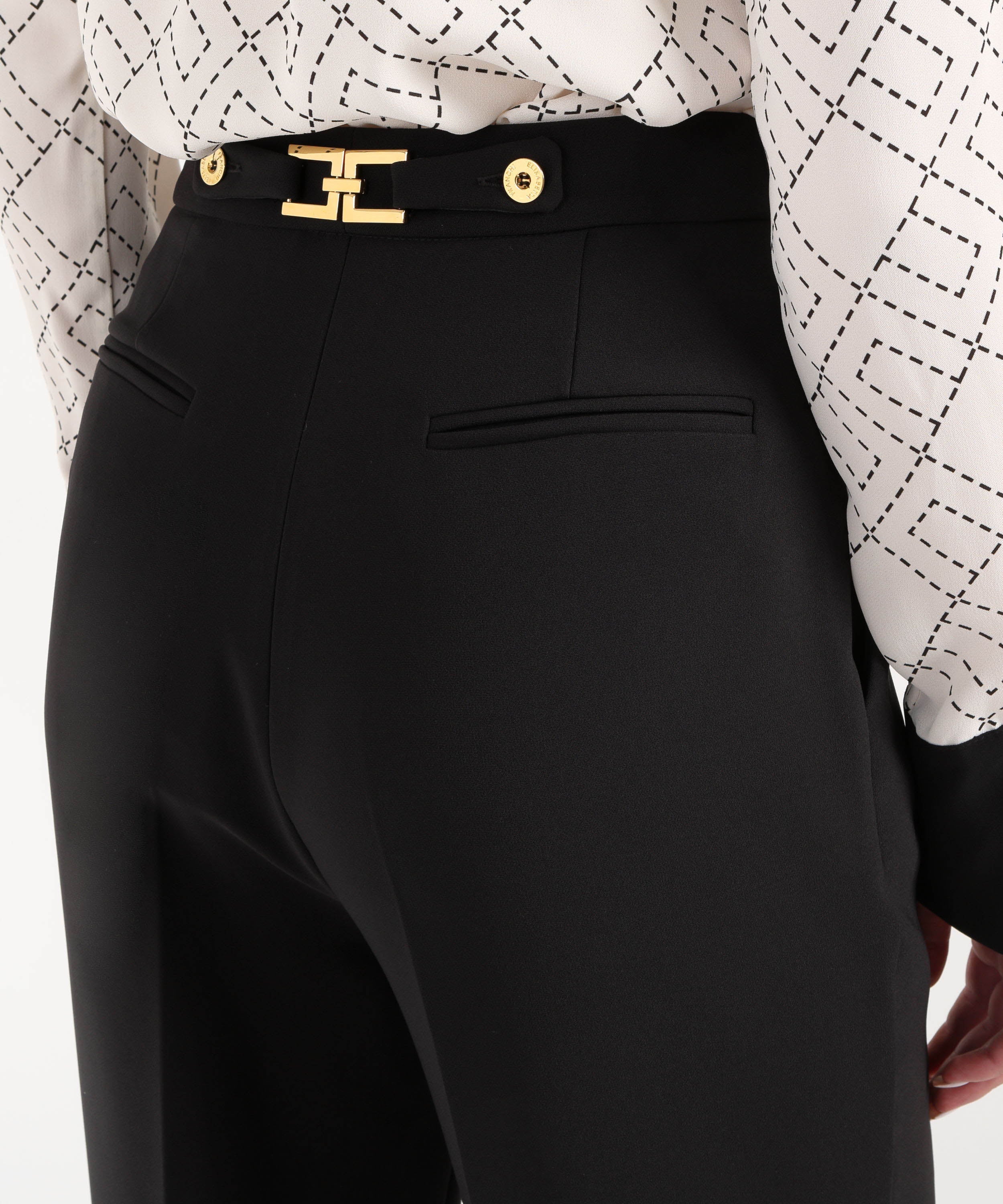 ELISABETTA FRANCHI Pantalone elegante con gioiello