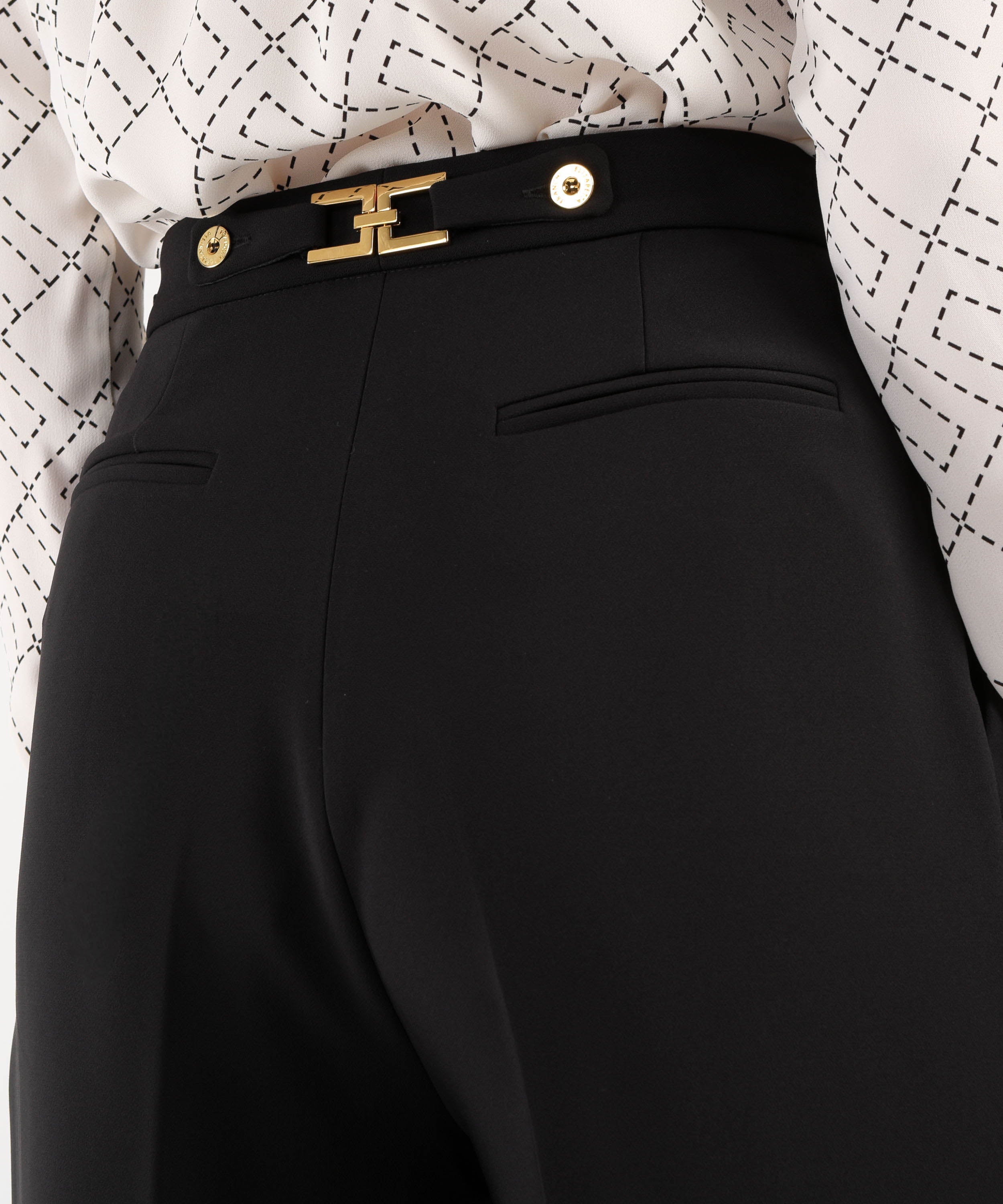 ELISABETTA FRANCHI Pantalone elegante con gioiello
