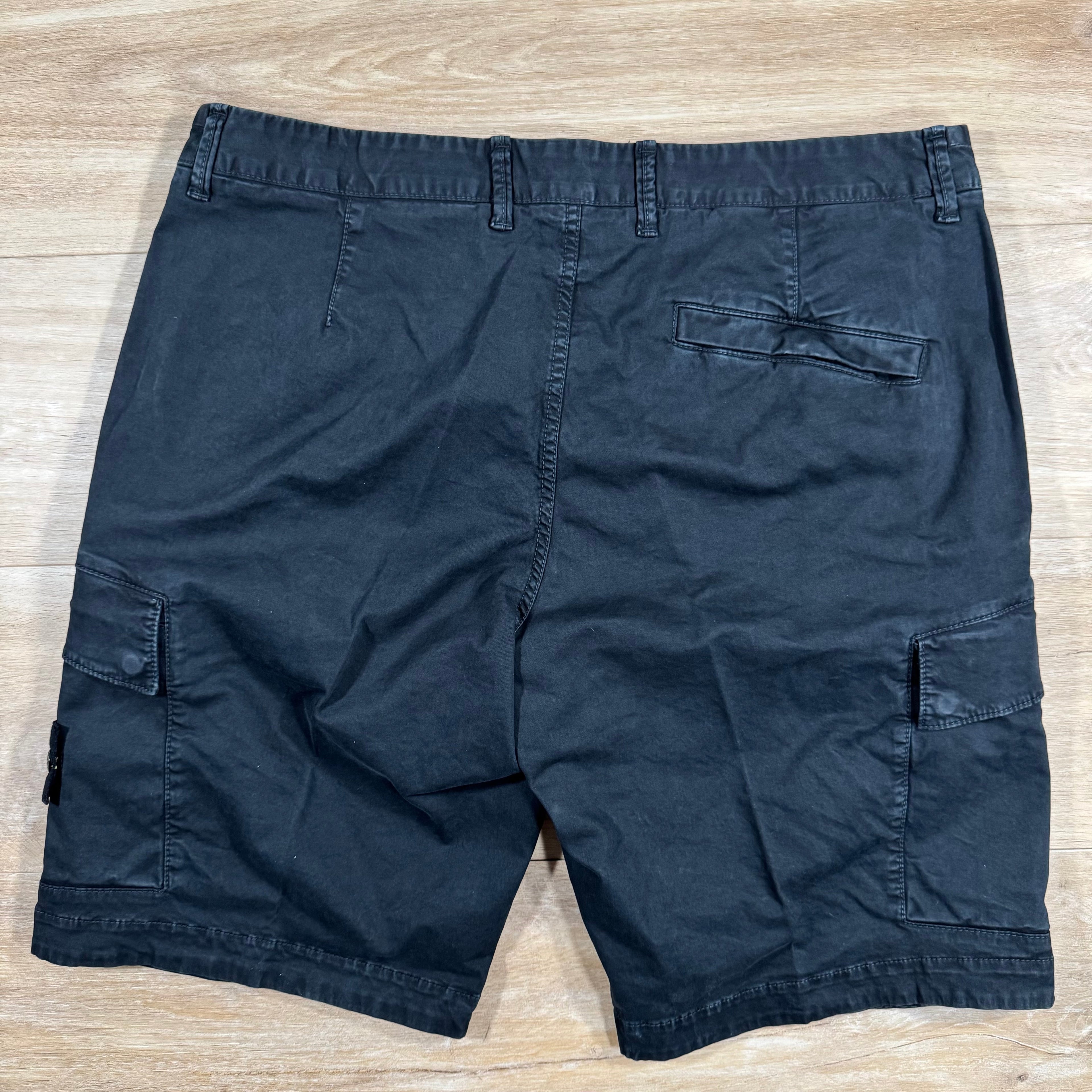 Stone Island Stretch Twill Cargo Shorts in Black -Usfansport