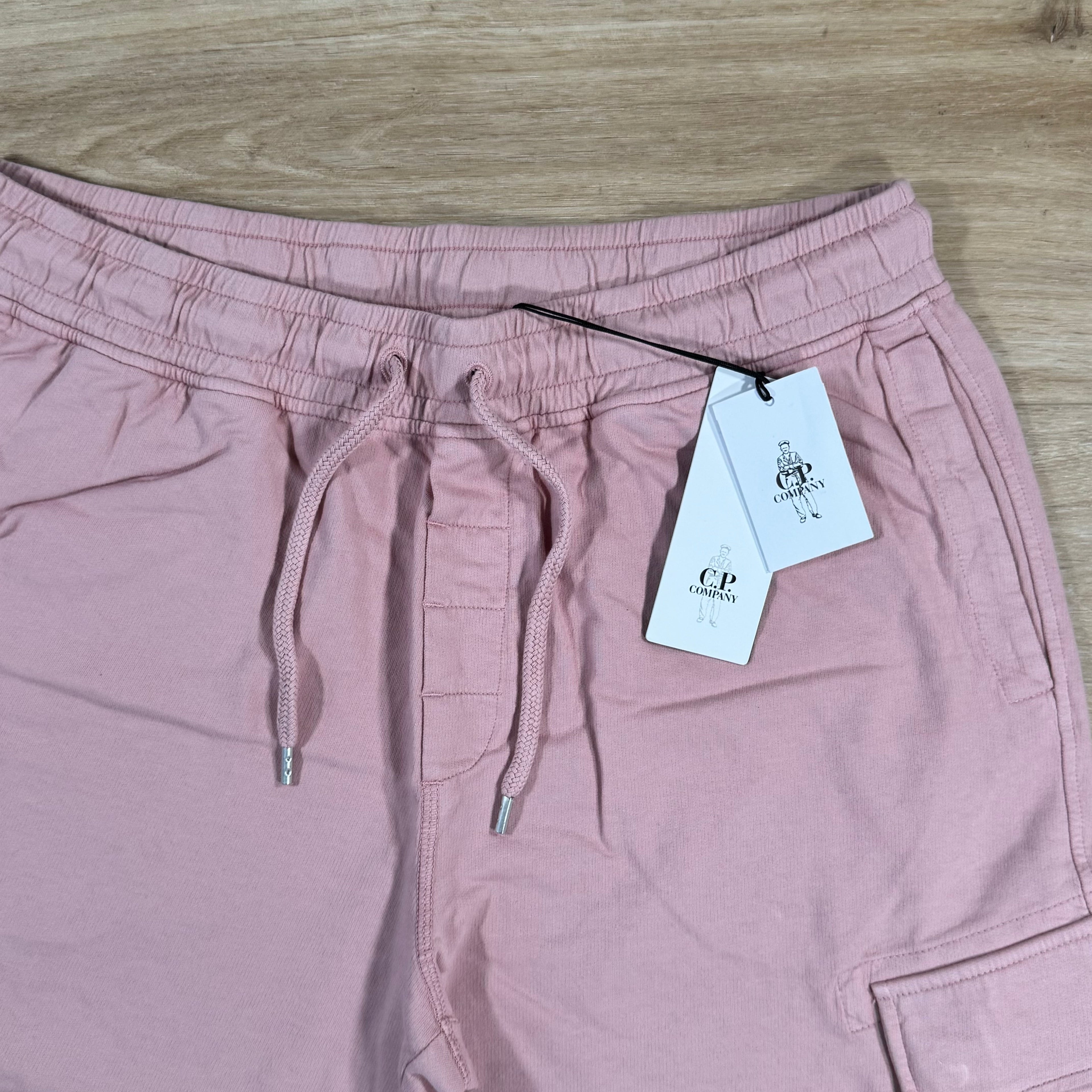 CP Company Light Fleece Cargo Lens Shorts in Misty Rose - Pink -Usfansport