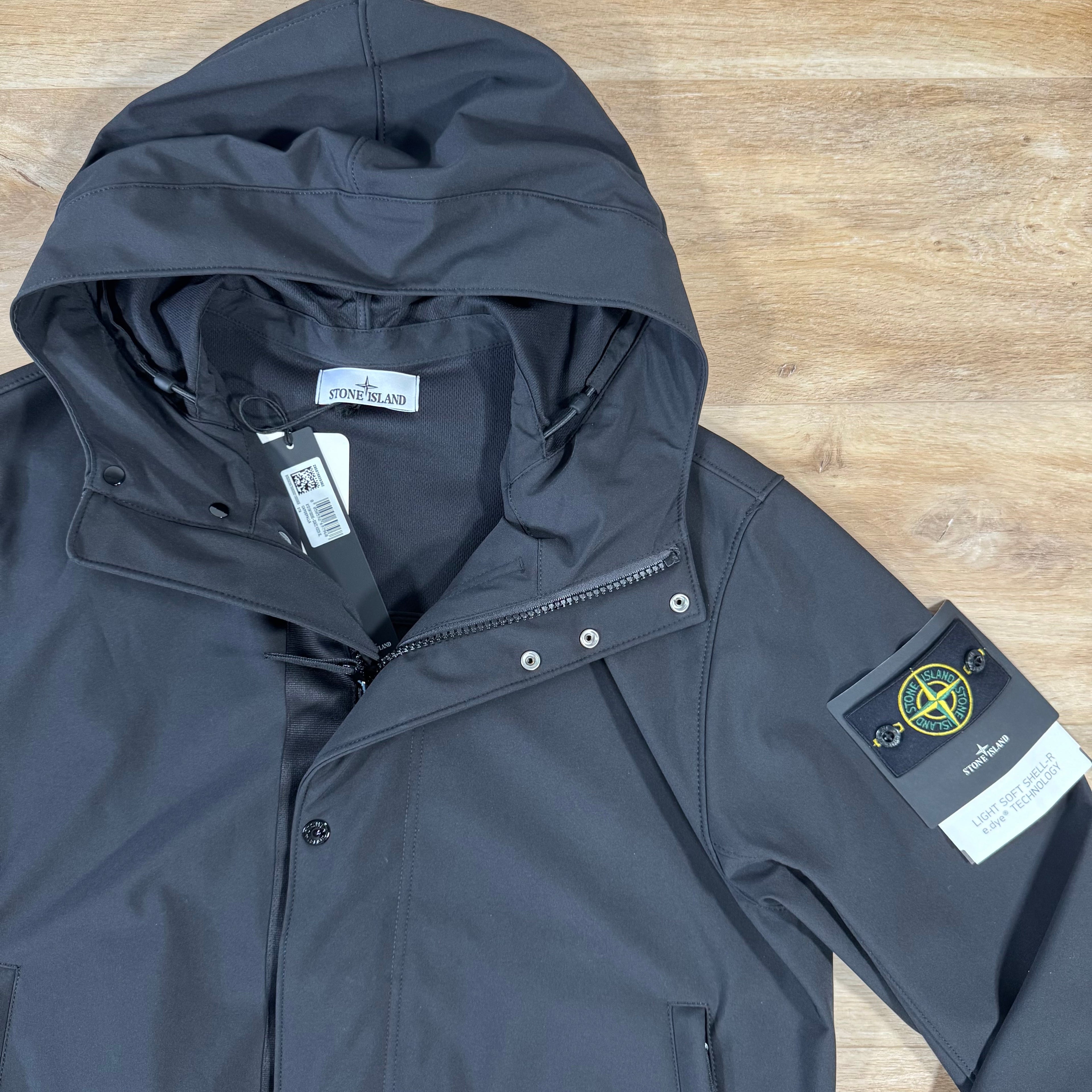 Stone Island Light Soft Shell-R Jacket in Black -Usfansport