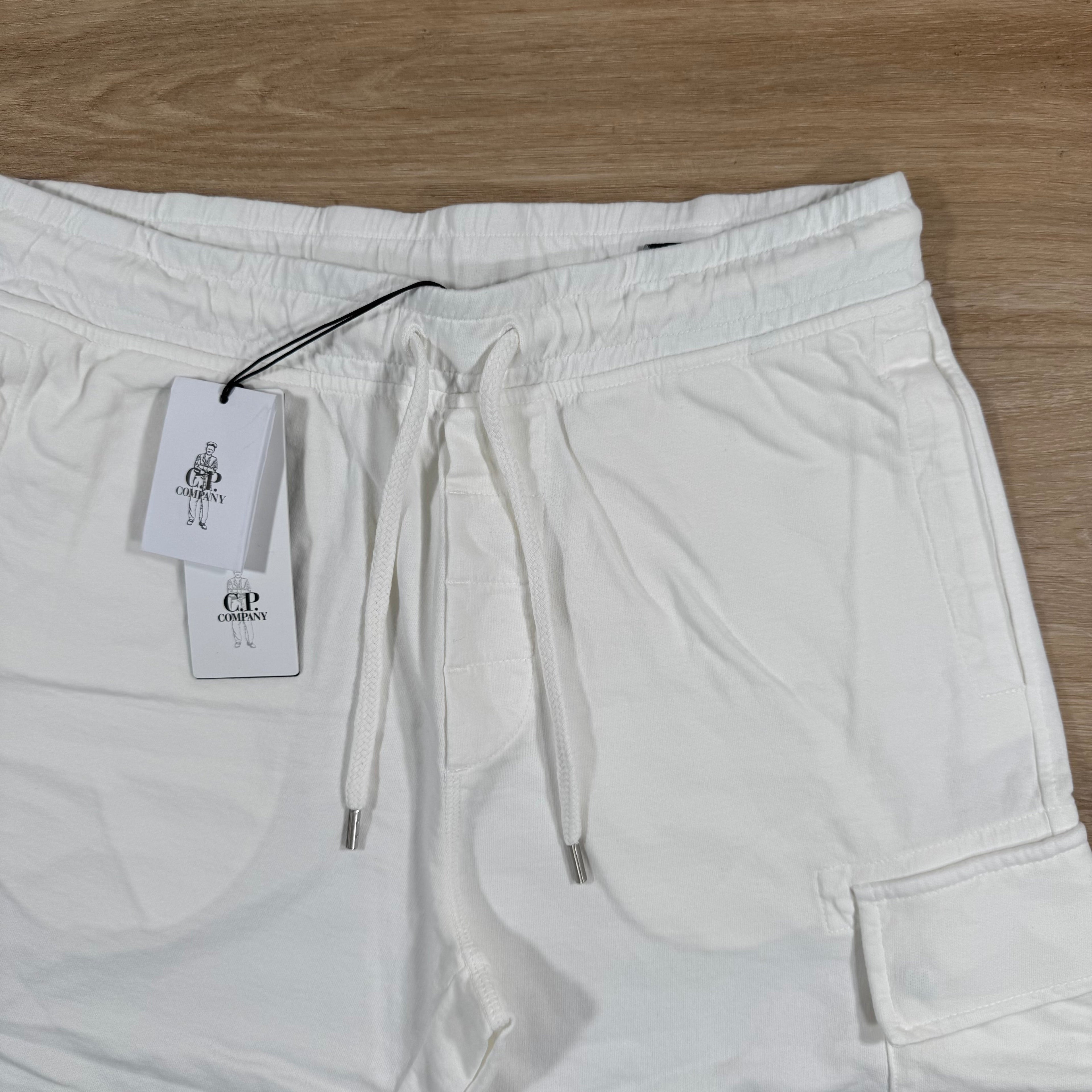 CP Company Light Fleece Cargo Lens Shorts in Gauze White -Usfansport