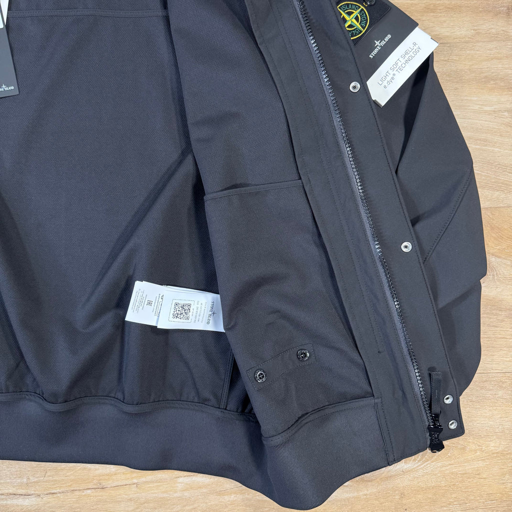 Stone Island Light Soft Shell-R Jacket in Black -Usfansport