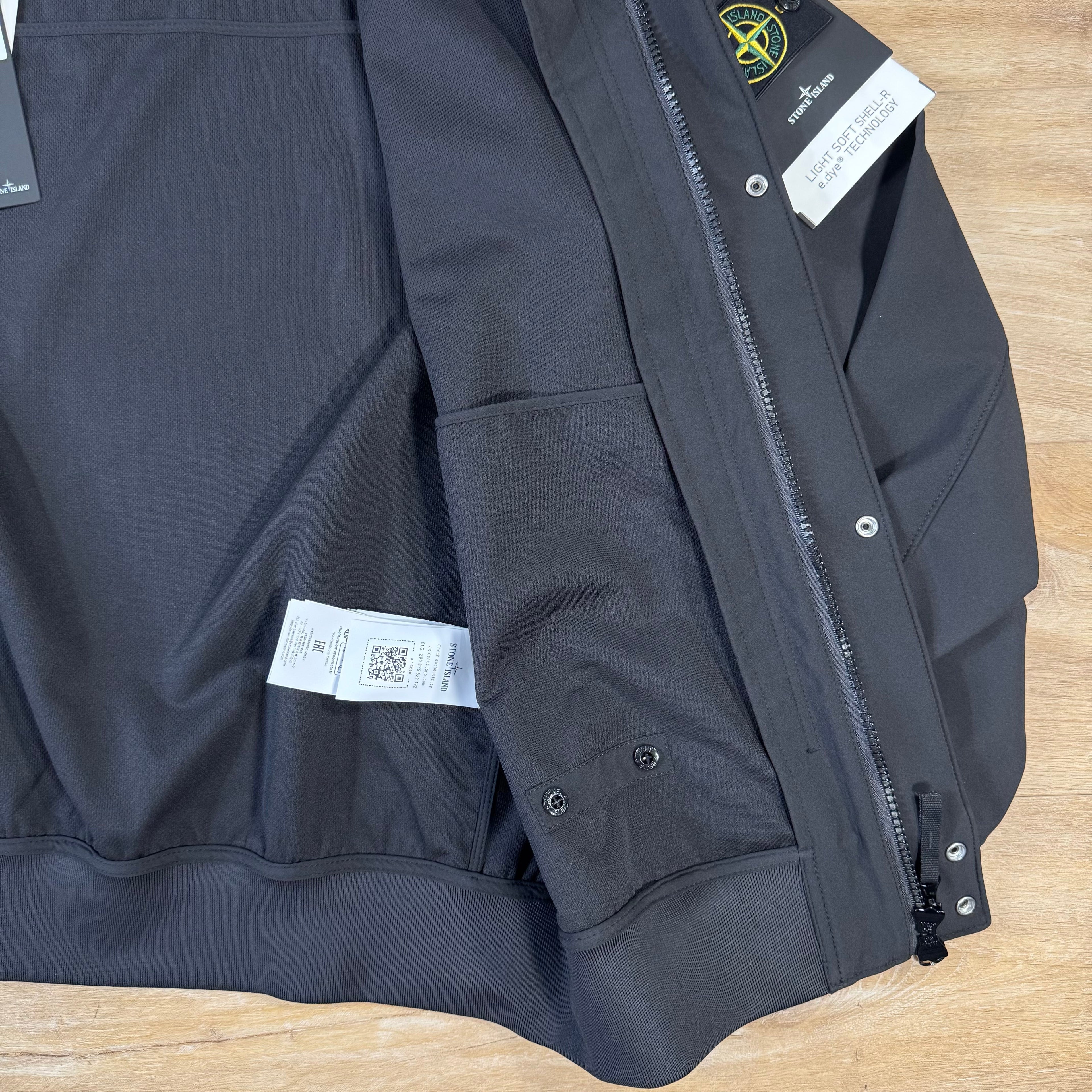 Stone Island Light Soft Shell-R Jacket in Black -Usfansport