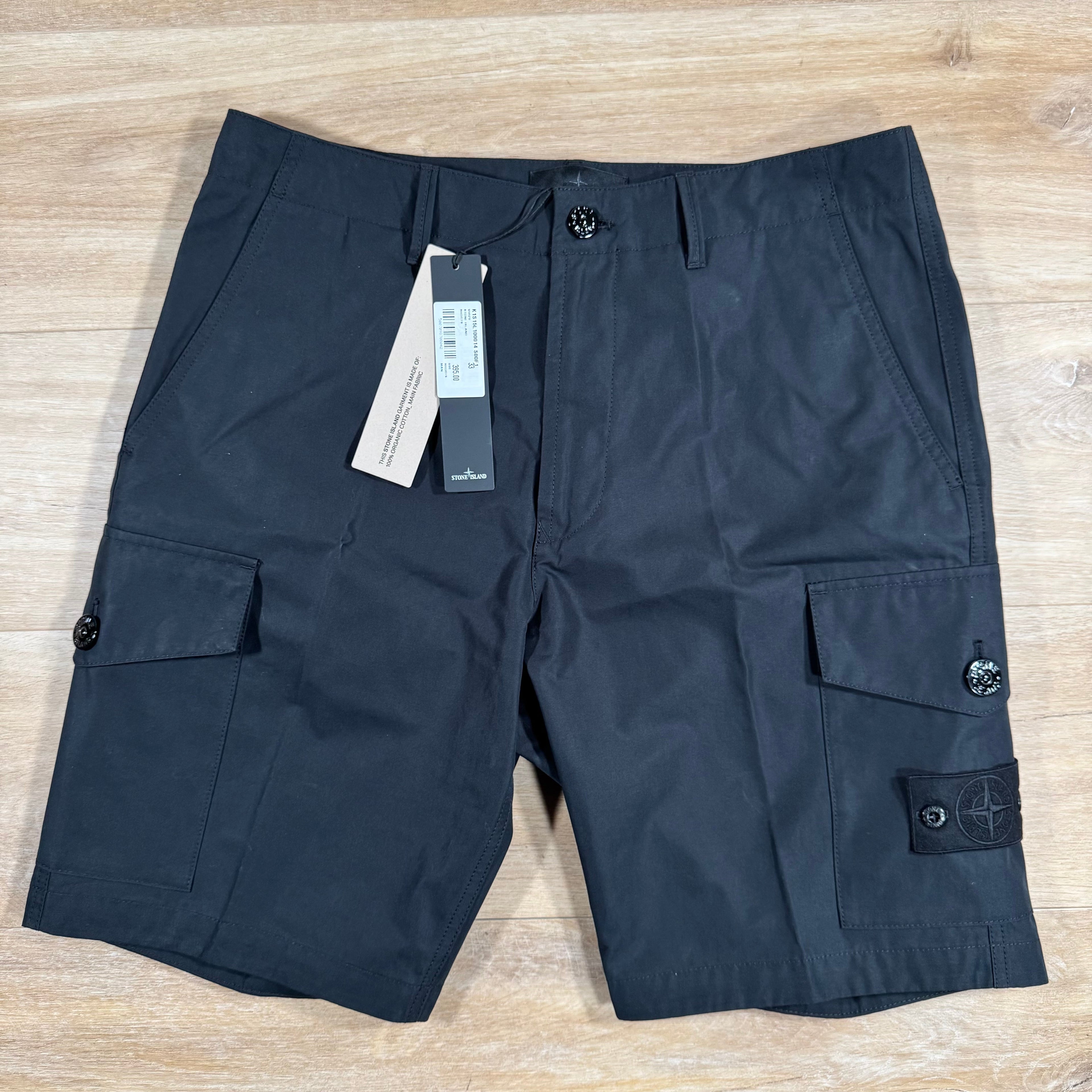 Stone Island Weatherproof Ghost Cargo Bermuda Shorts in Black -Usfansport