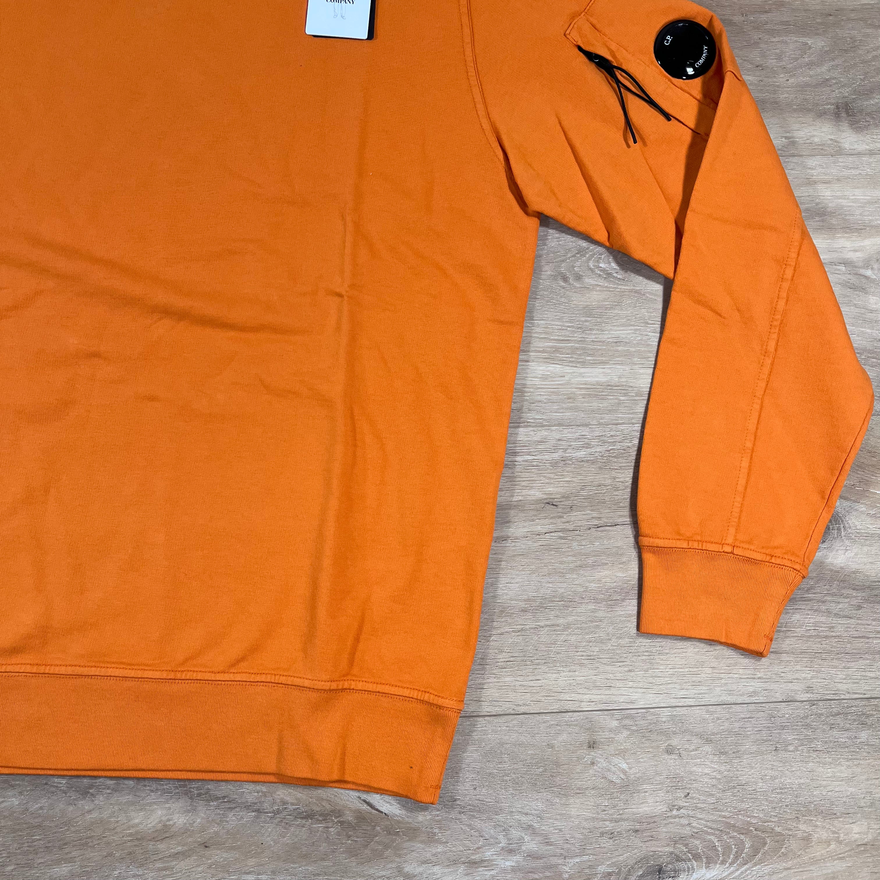 CP Company Light Fleece Crewneck Lens Sweatshirt in Russet Orange -Usfansport