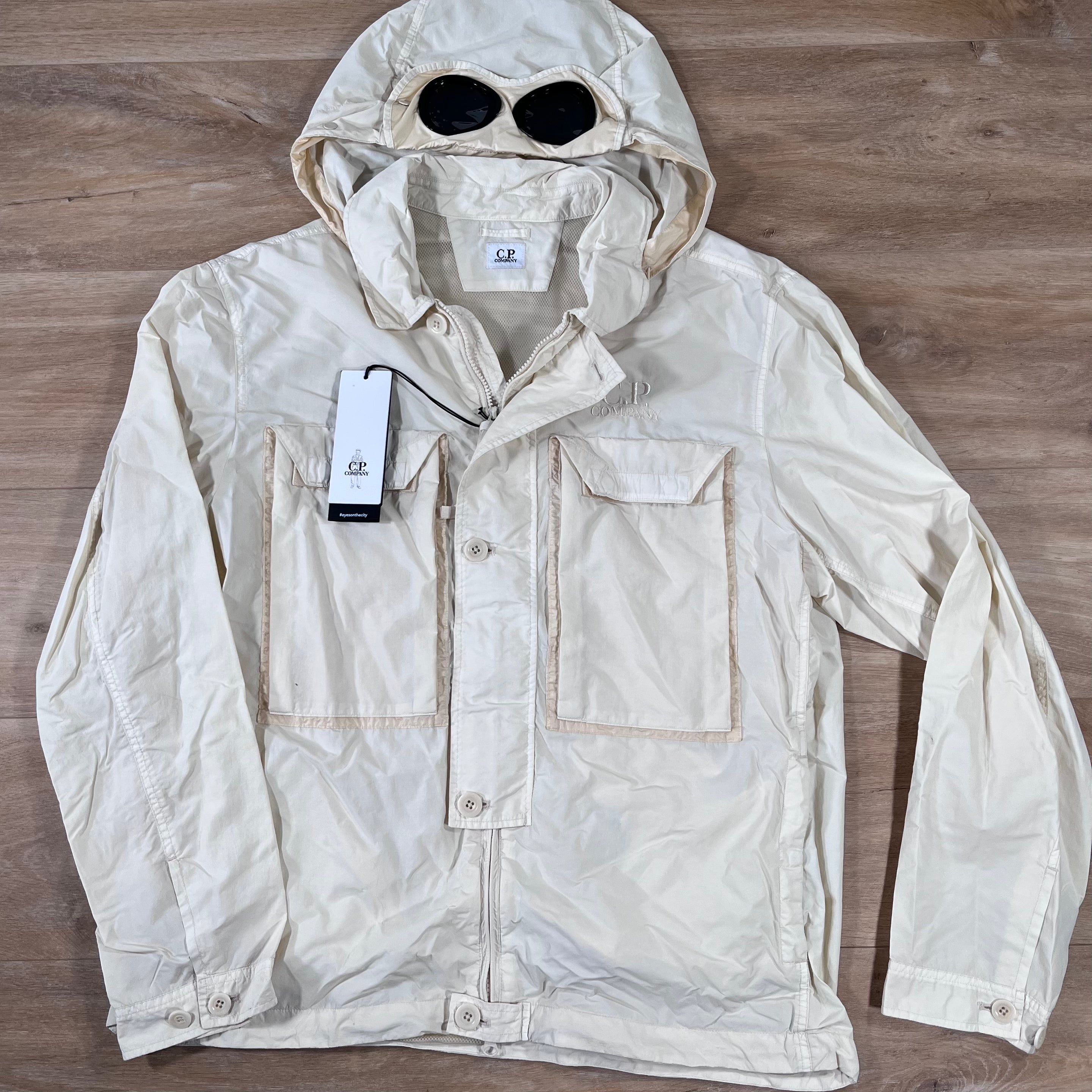 CP Company Flatt Nylon Goggle Overshirt in Pistachio Shell -Usfansport