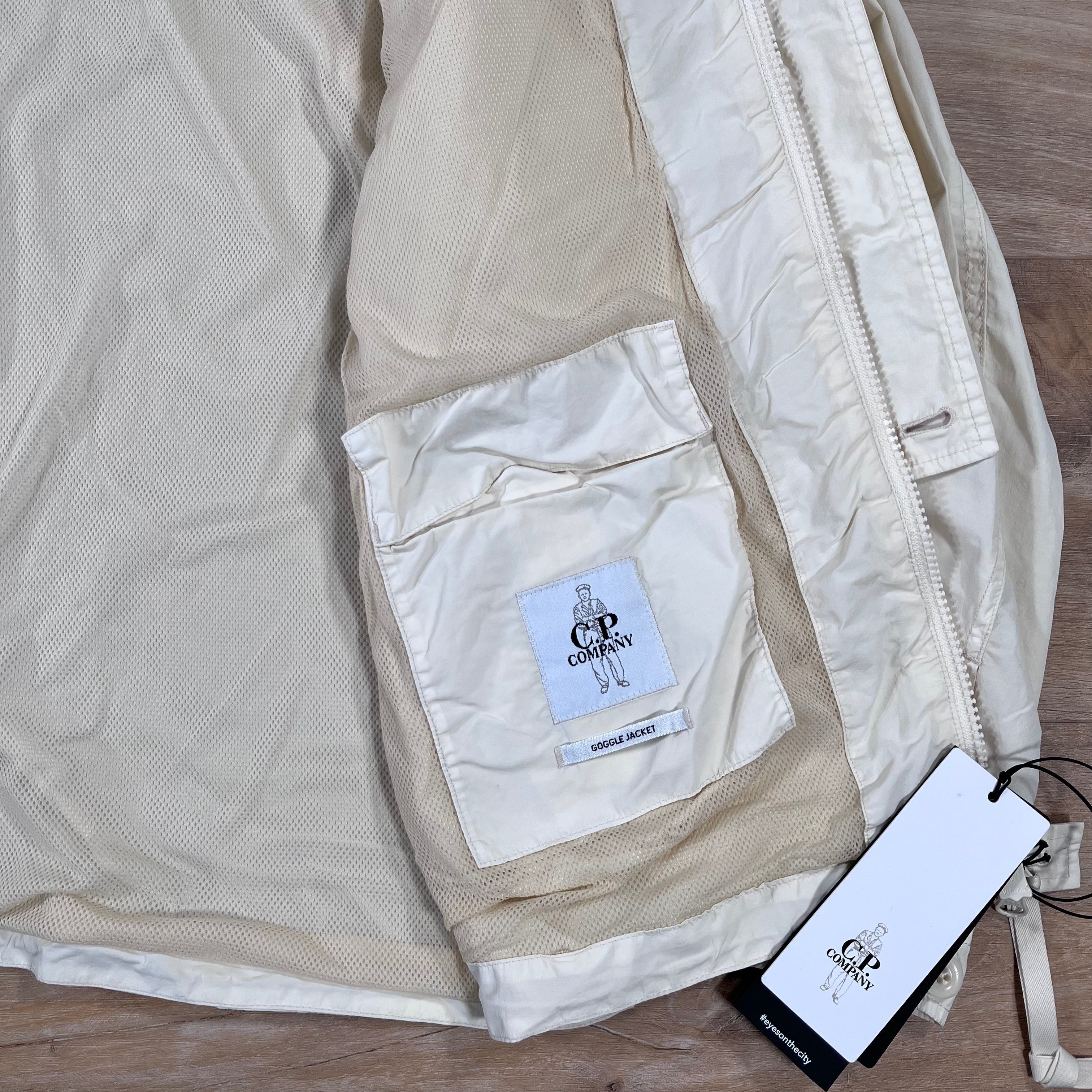 CP Company Flatt Nylon Goggle Overshirt in Pistachio Shell -Usfansport