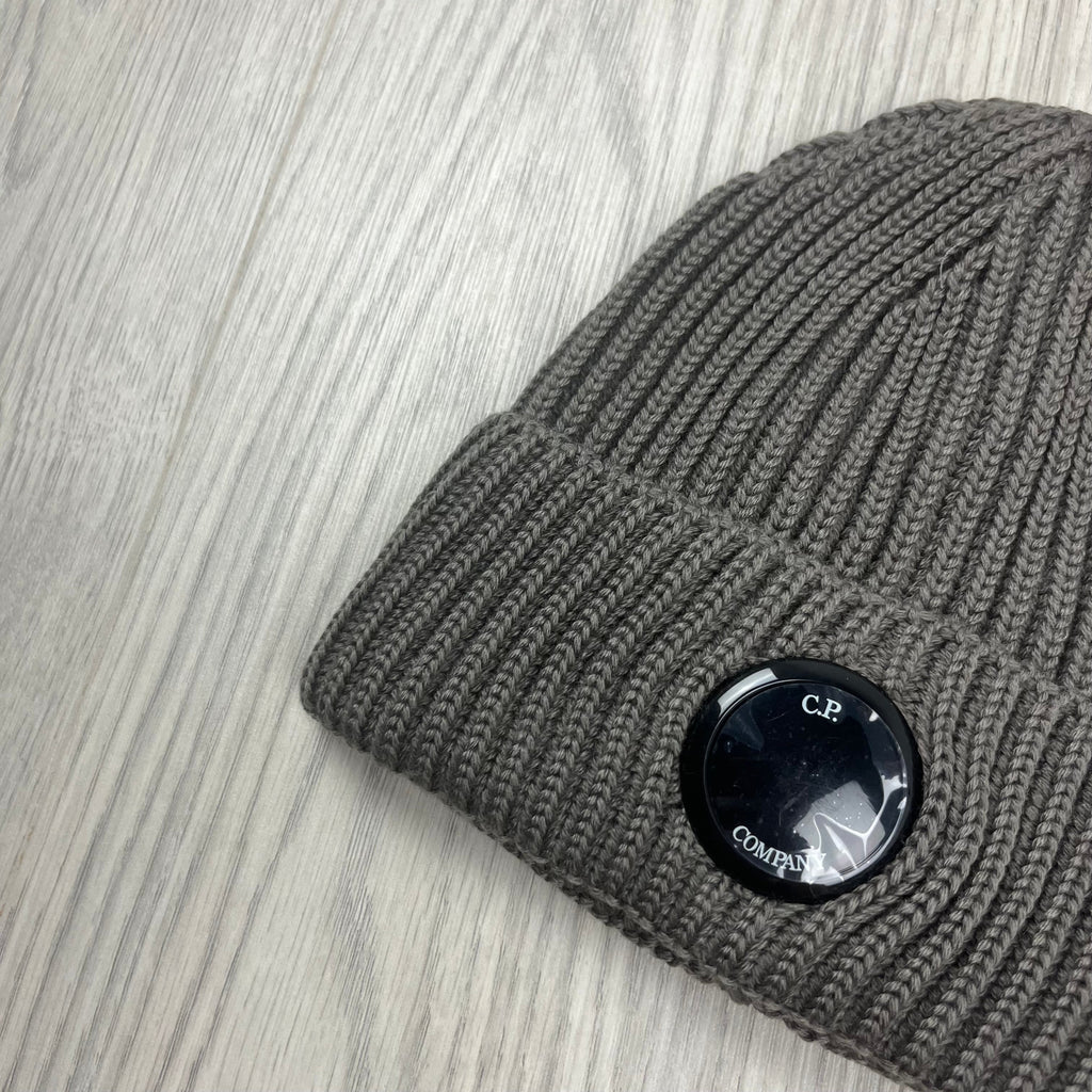 CP Company Lens Beanie - Walnut -Usfansport