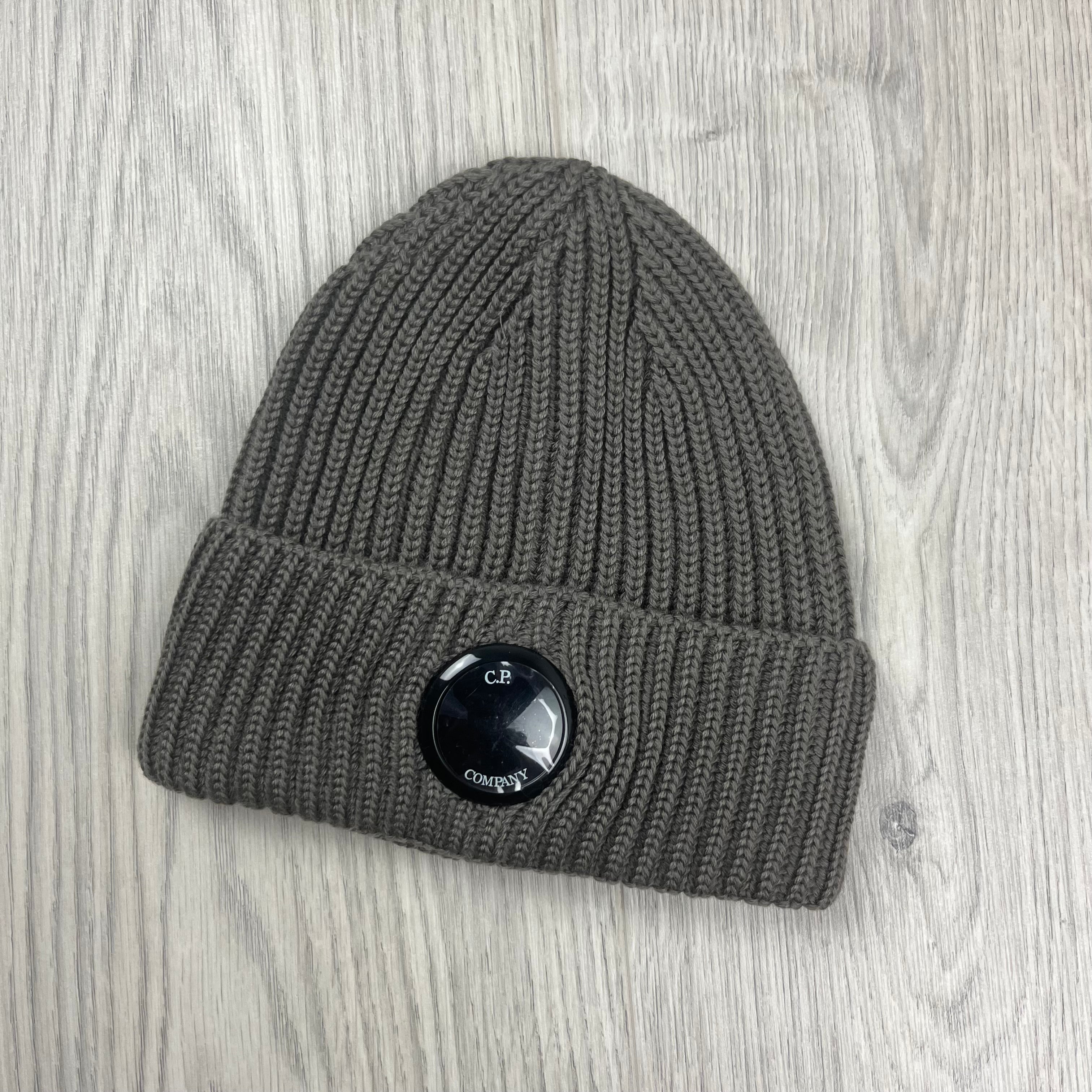CP Company Lens Beanie - Walnut -Usfansport