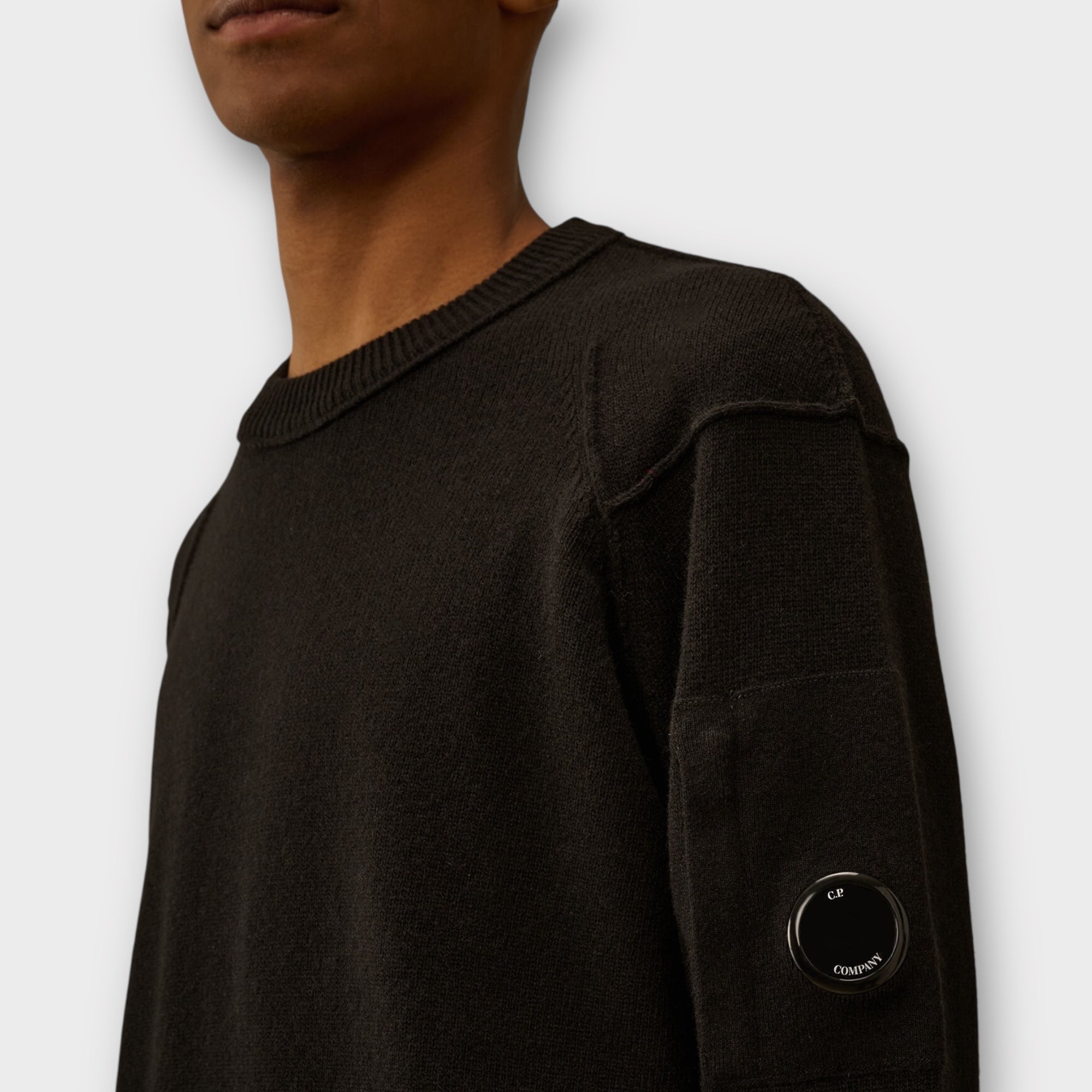 C.P. Company Lambswool GRS Lens Crewneck I Sort