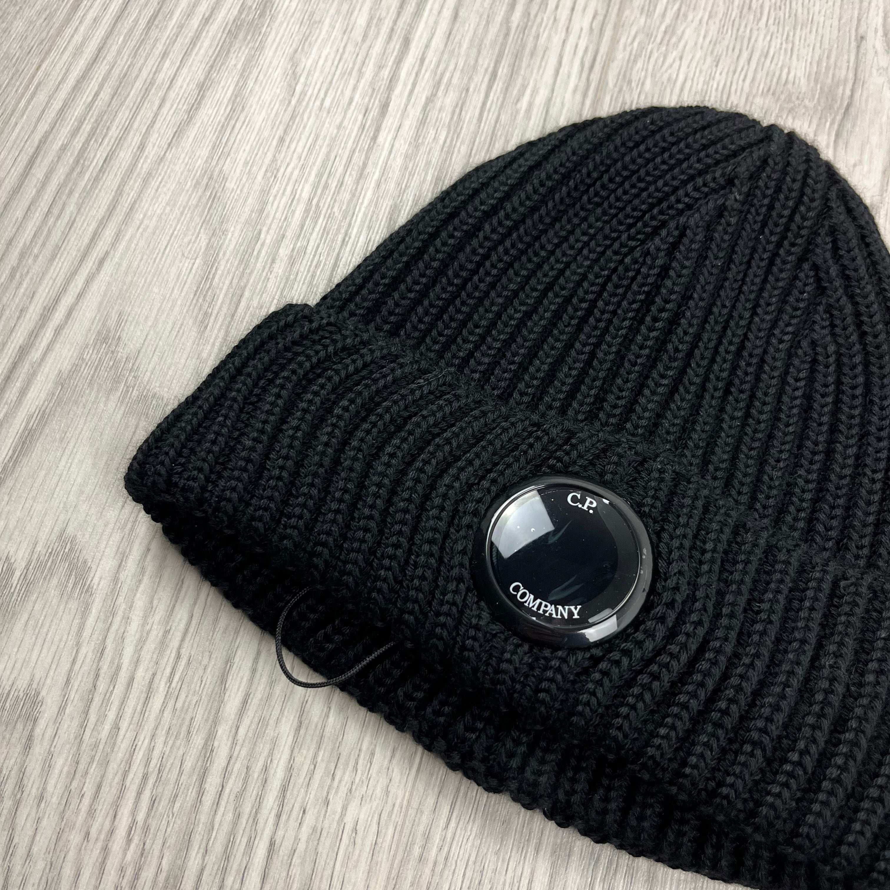 CP Company Lens Beanie - Black -Usfansport