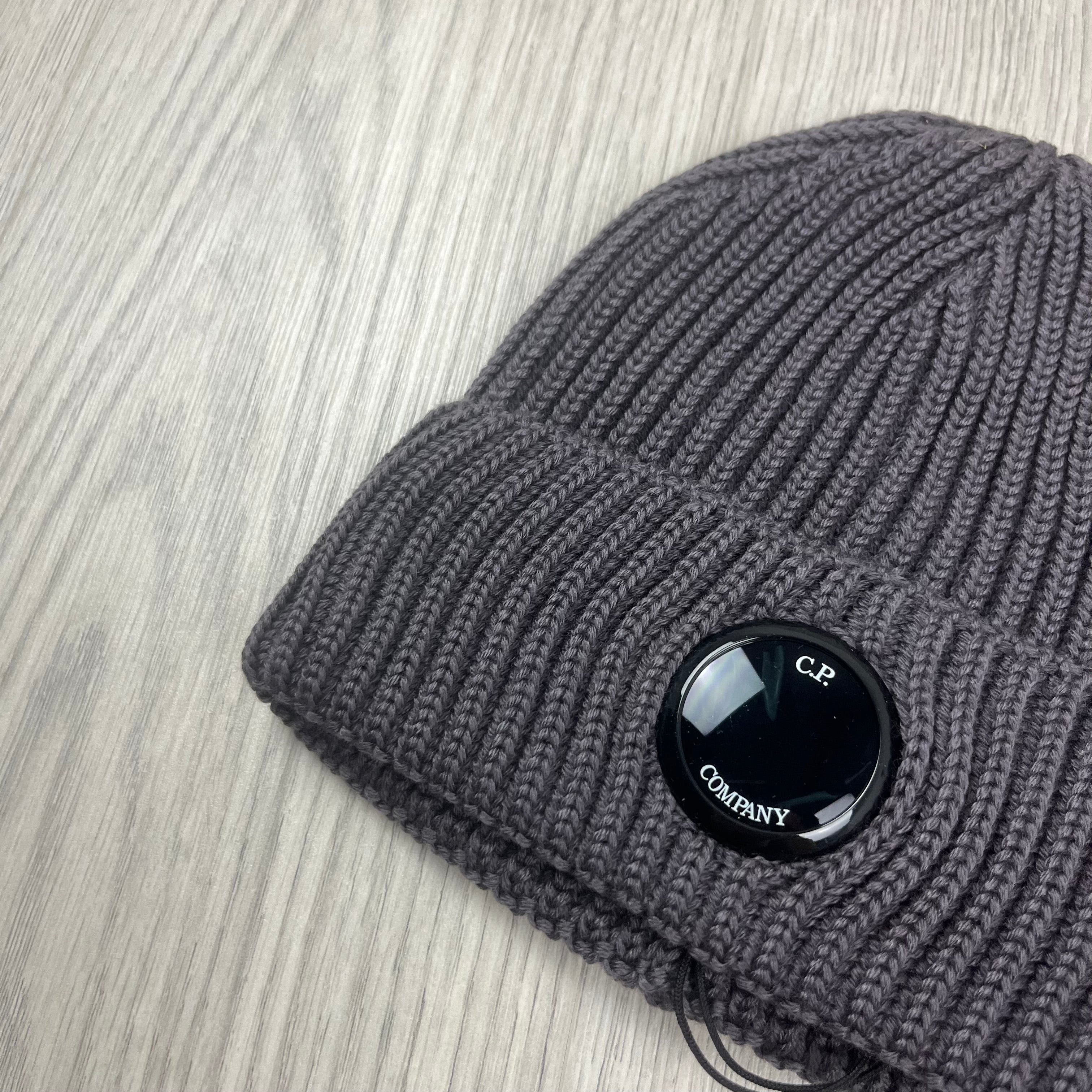CP Company Lens Beanie - Boulevard -Usfansport