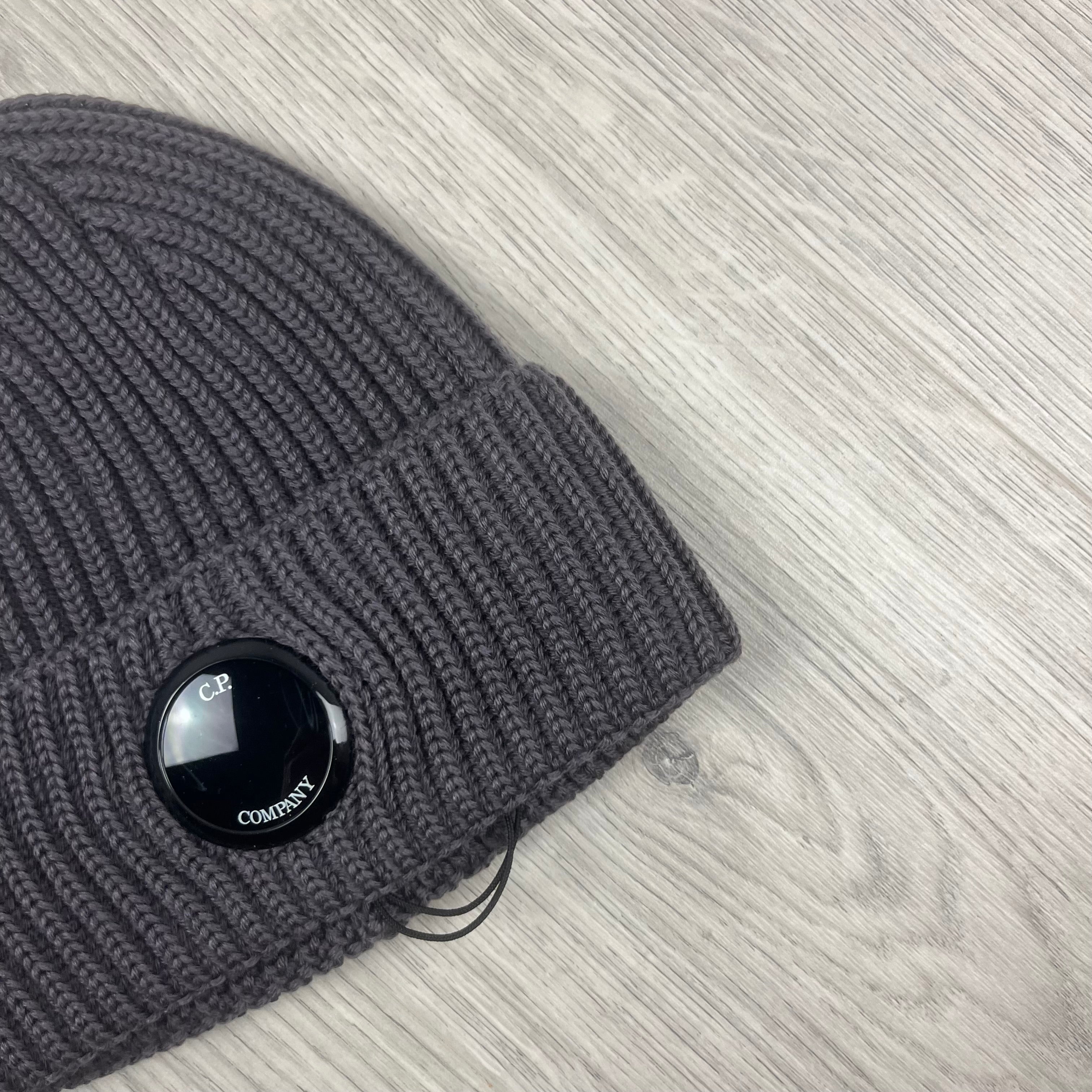 CP Company Lens Beanie - Boulevard -Usfansport