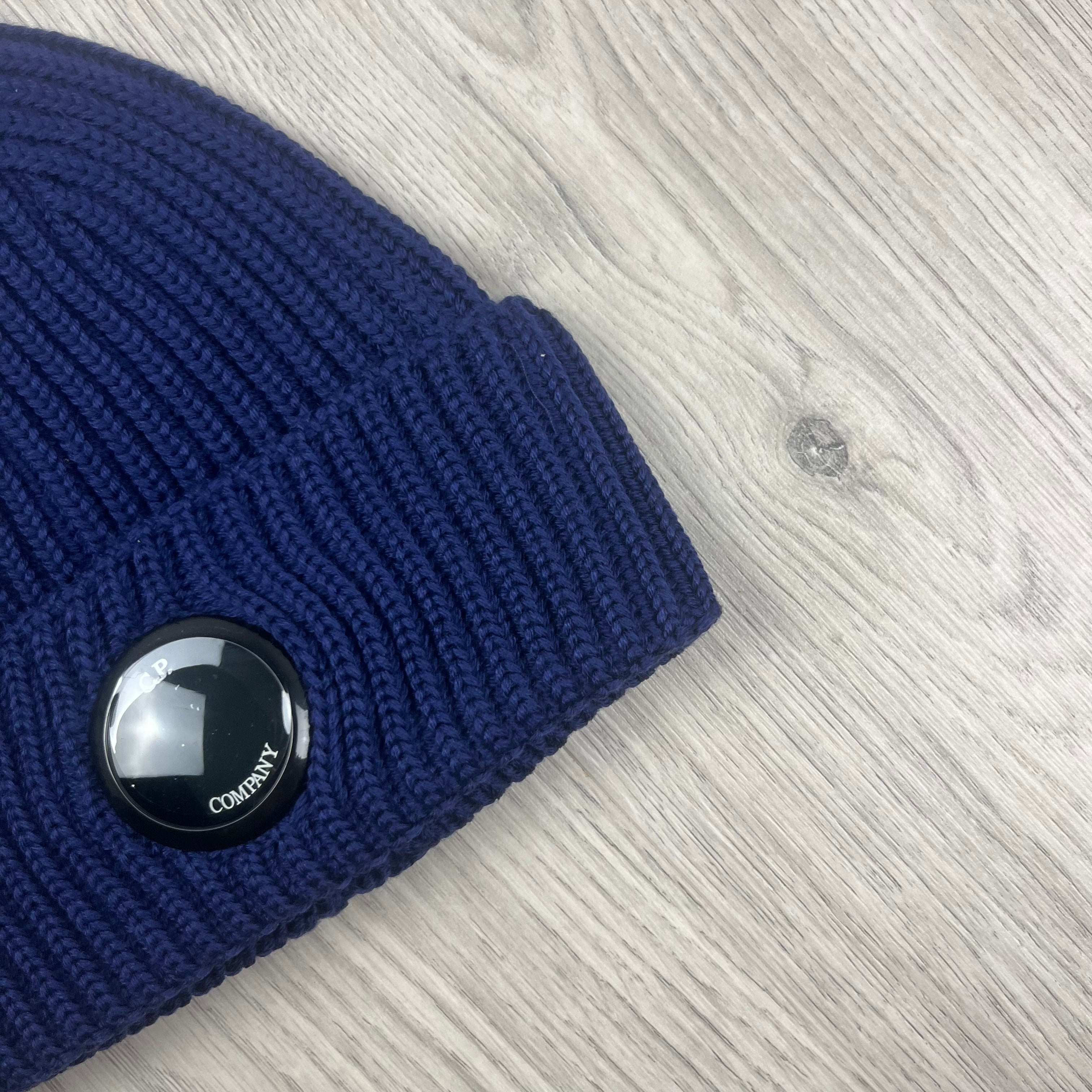 CP Company Lens Beanie - Estate Blue -Usfansport