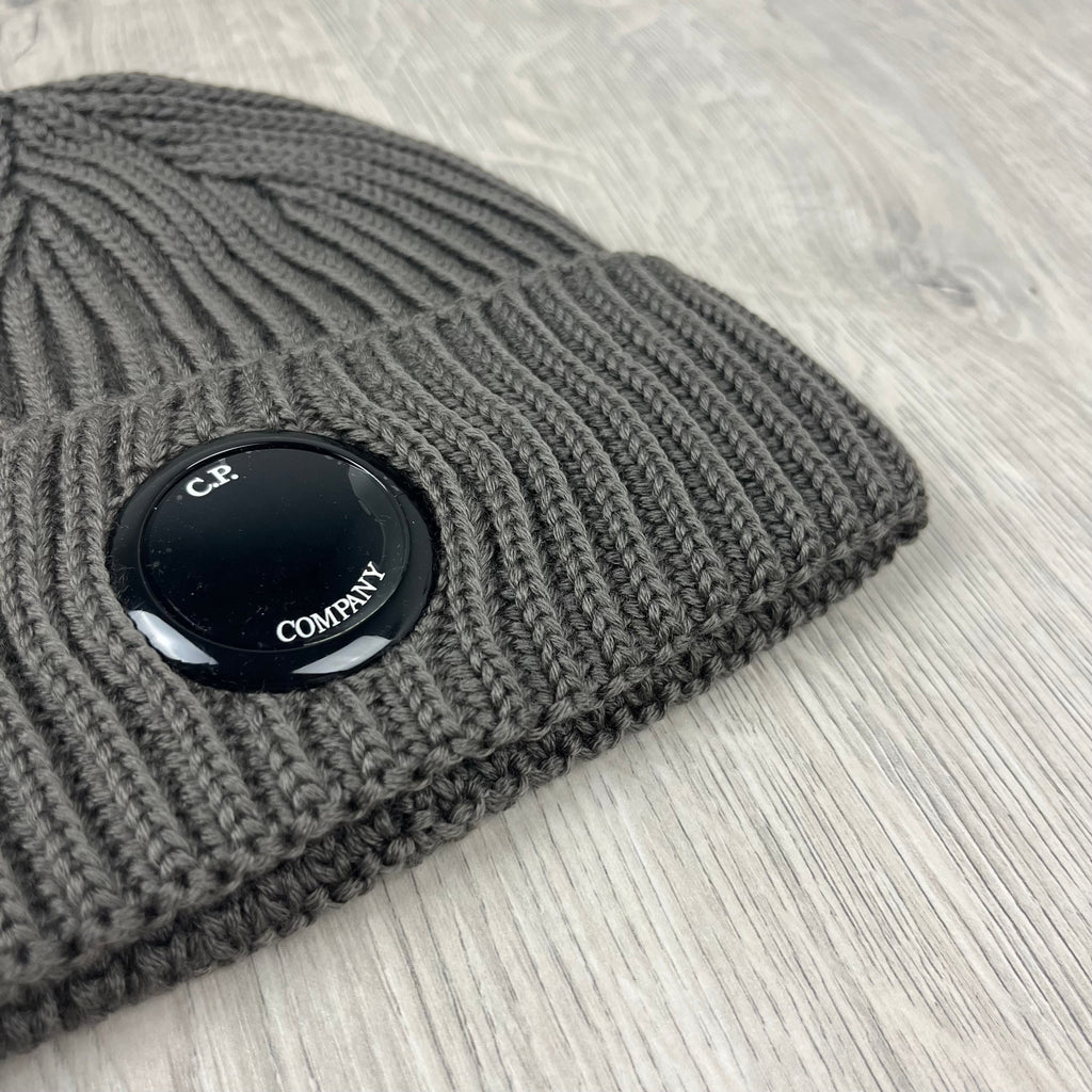 CP Company Lens Beanie - Walnut -Usfansport