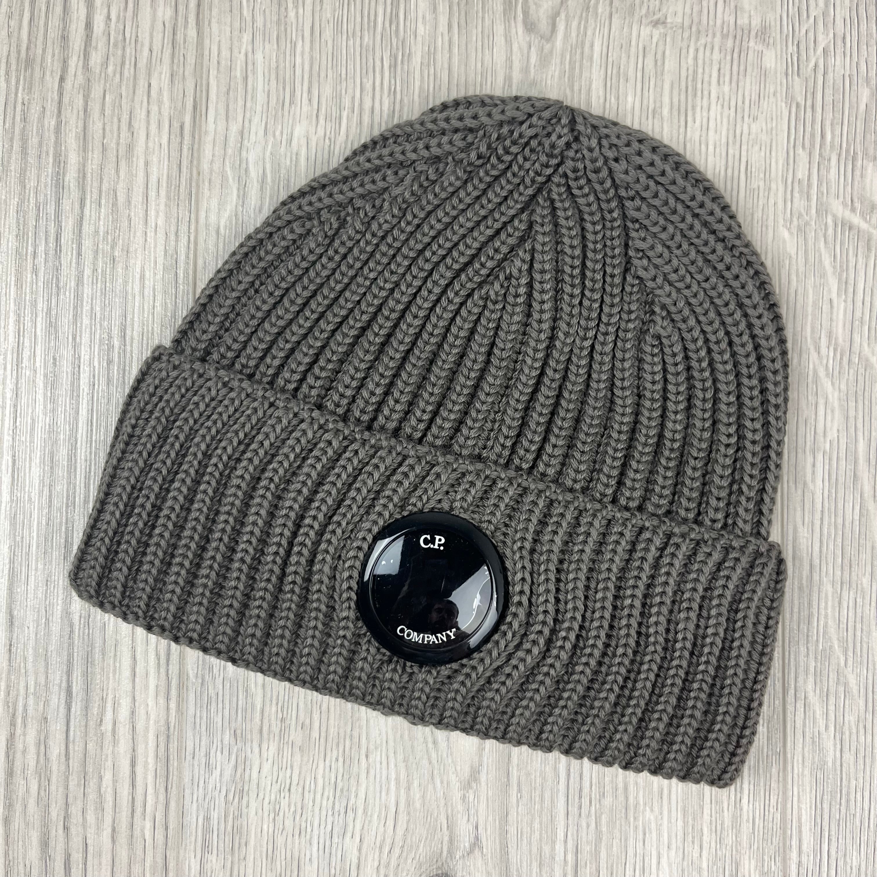 CP Company Lens Beanie - Walnut -Usfansport