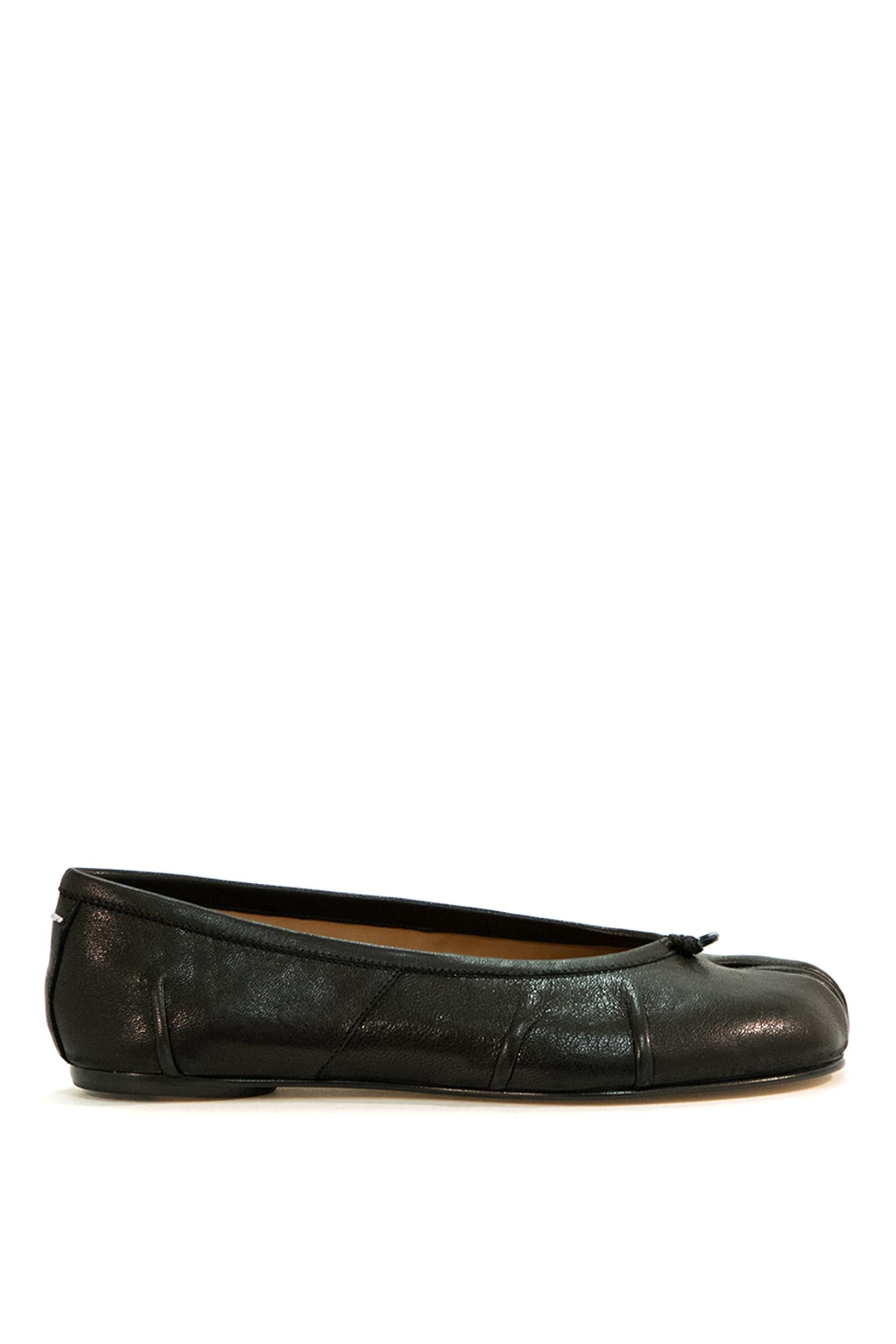 Ballerina Tabi in pelle colore nero.