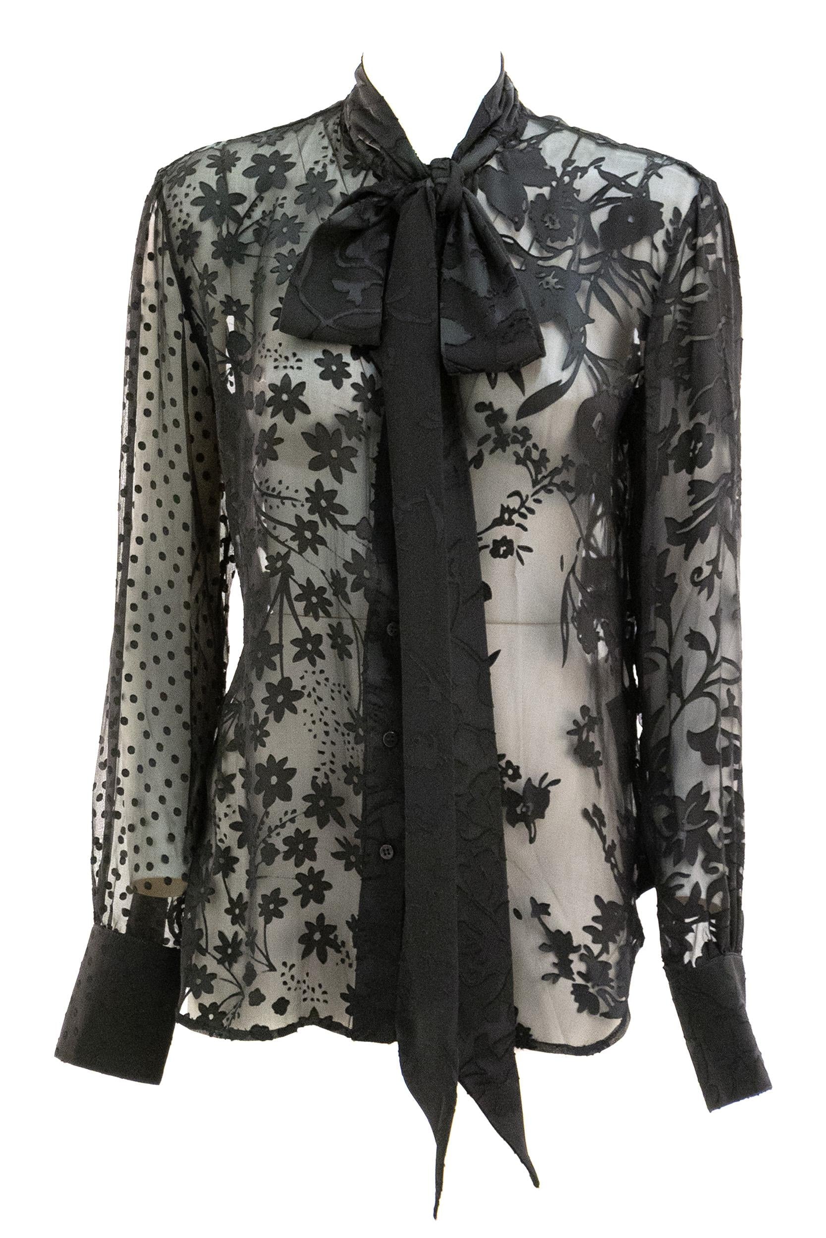 Blusa in seta di colore nero