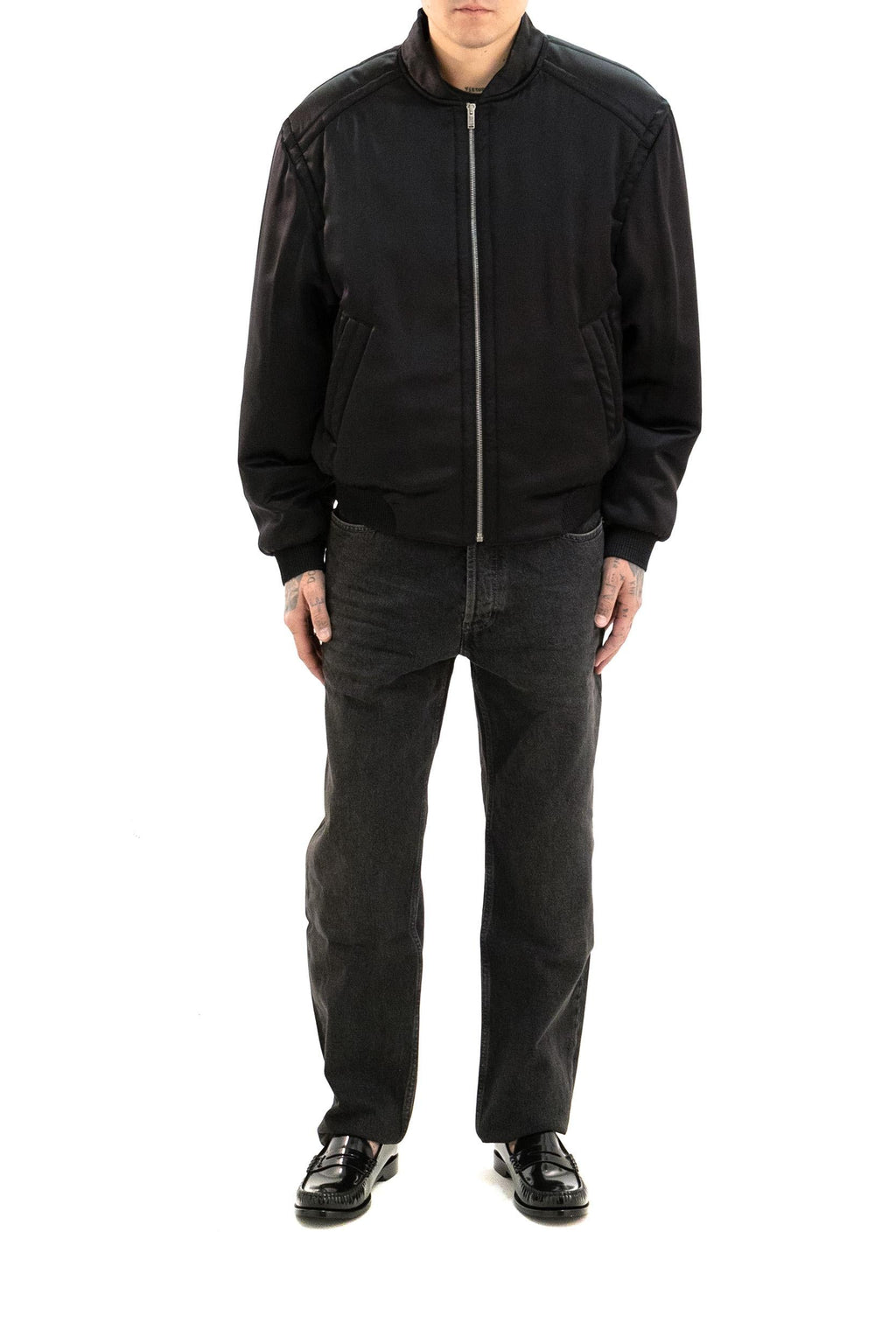 Bomber in satin di colore nero
