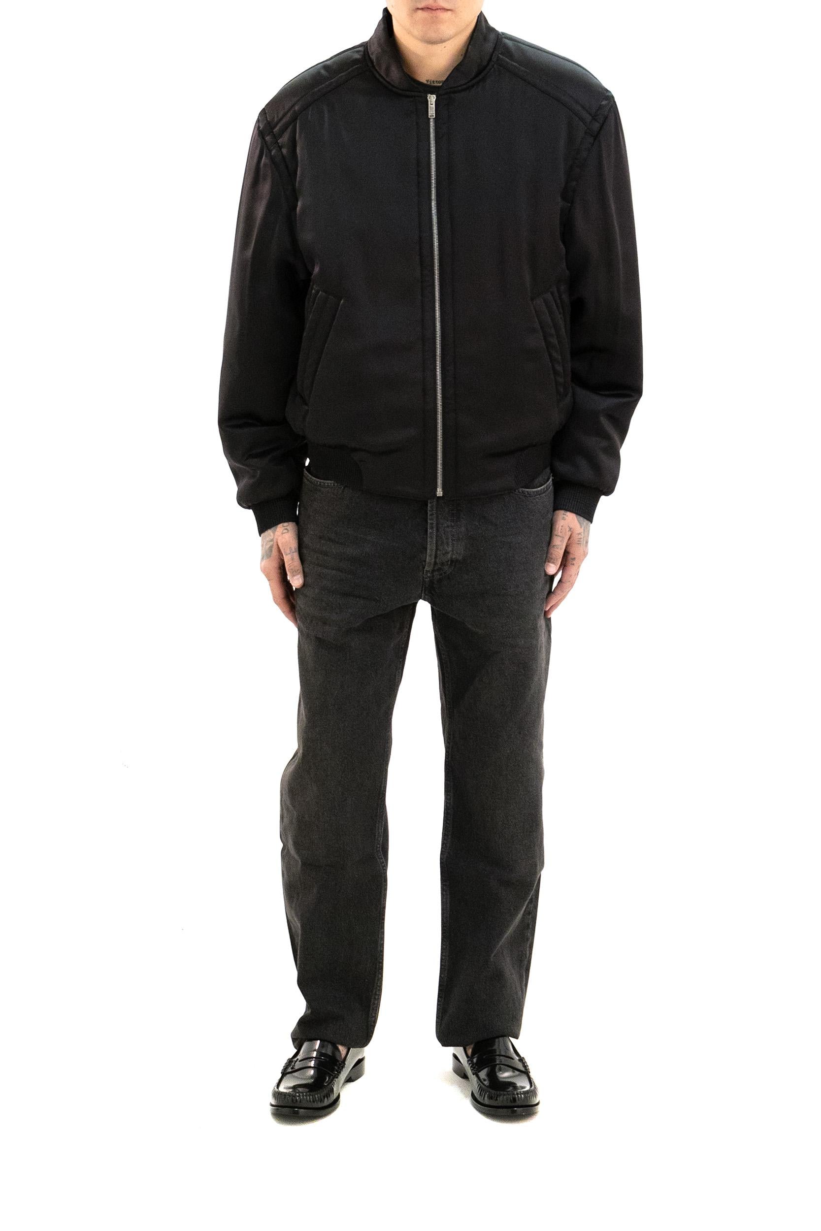 Bomber in satin di colore nero