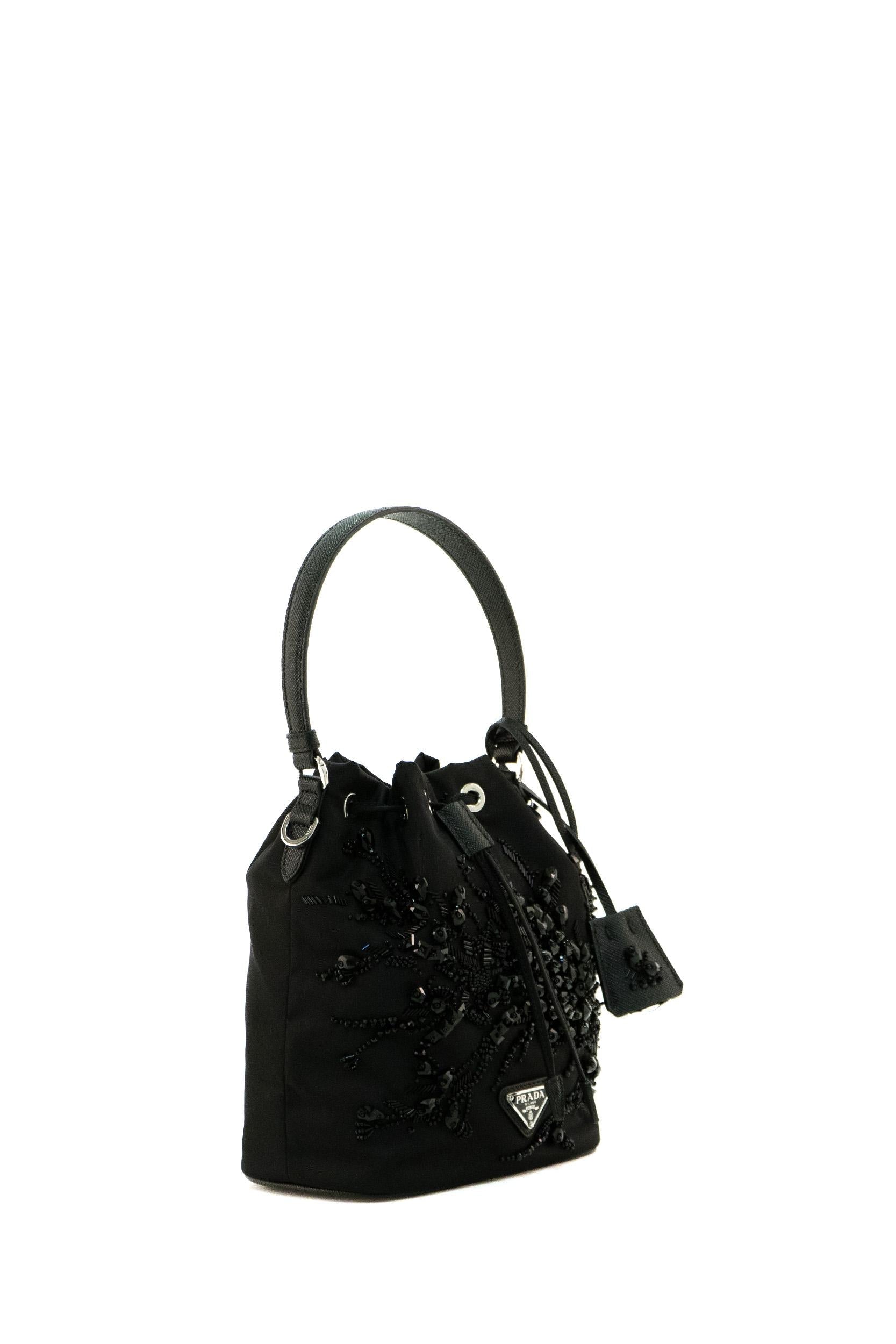 Borsa a secchiello in Re-nylon