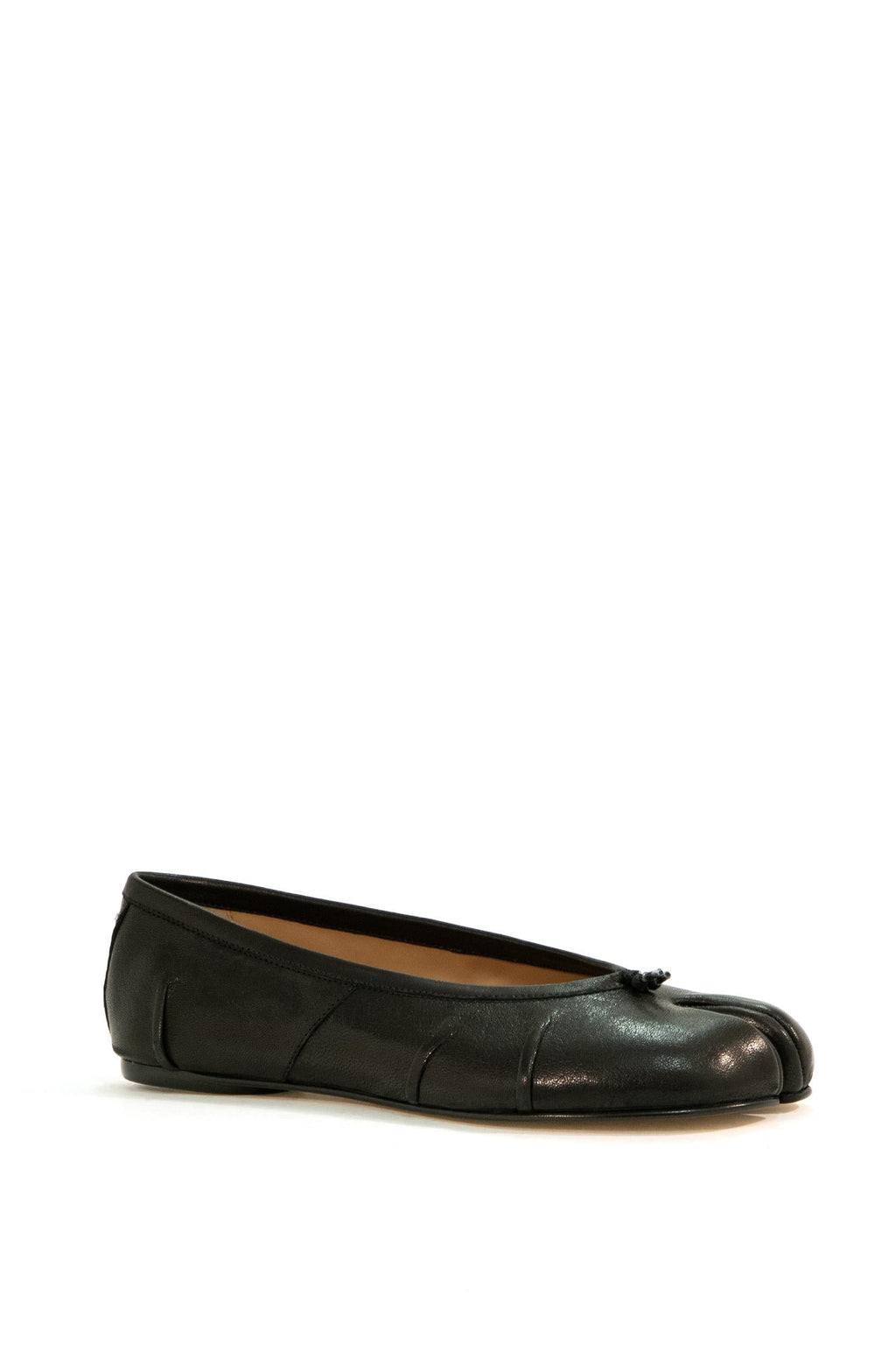 Ballerina Tabi in pelle colore nero.