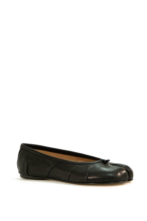 Ballerina Tabi in pelle colore nero.
