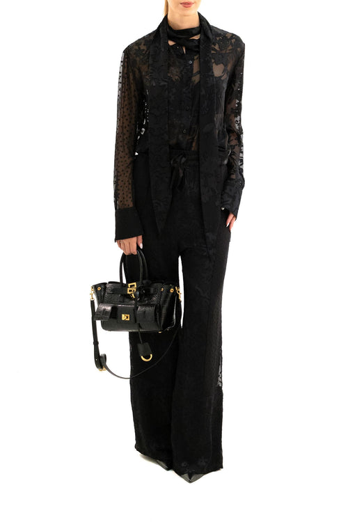 Blusa in seta di colore nero