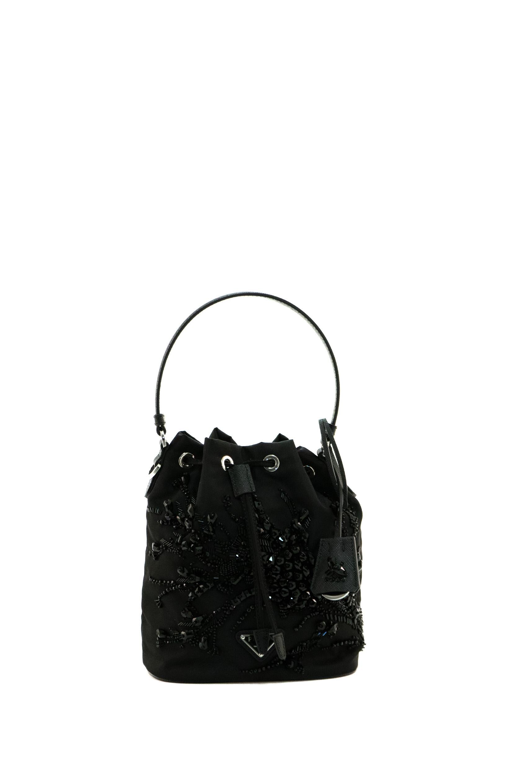 Borsa a secchiello in Re-nylon