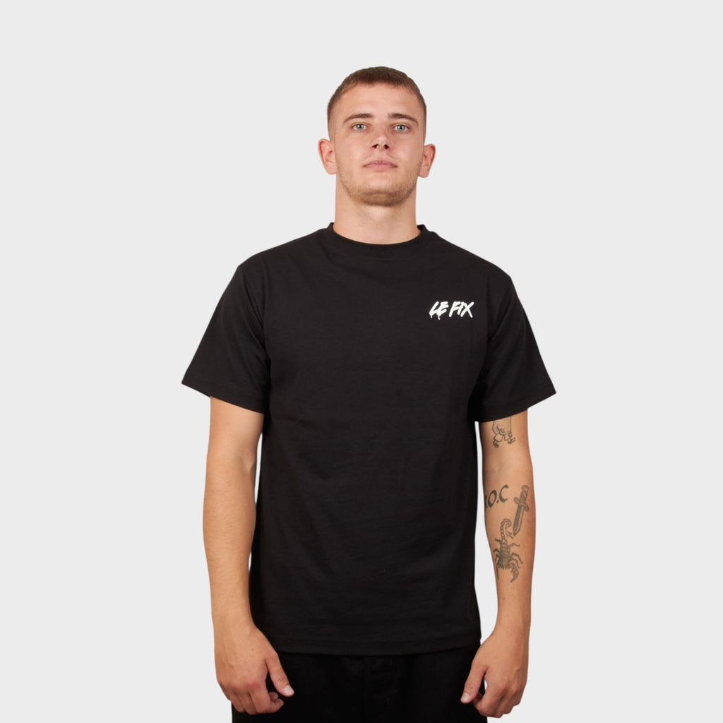 Le Fix Spray Kaj Tee I Sort