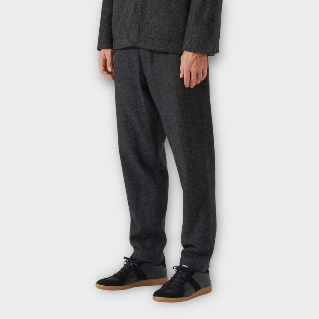Universal Works Anders Wool Upcycled Military Chino I Grå