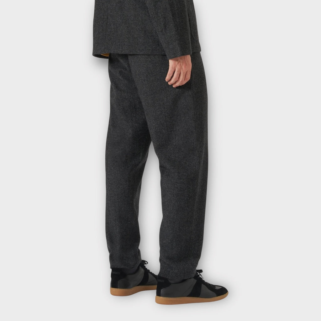 Universal Works Anders Wool Upcycled Military Chino I Grå